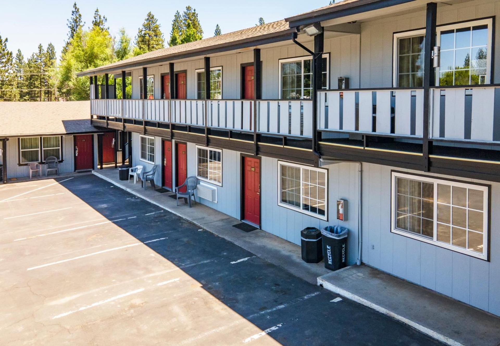 Charm Motel & Suites photo 19