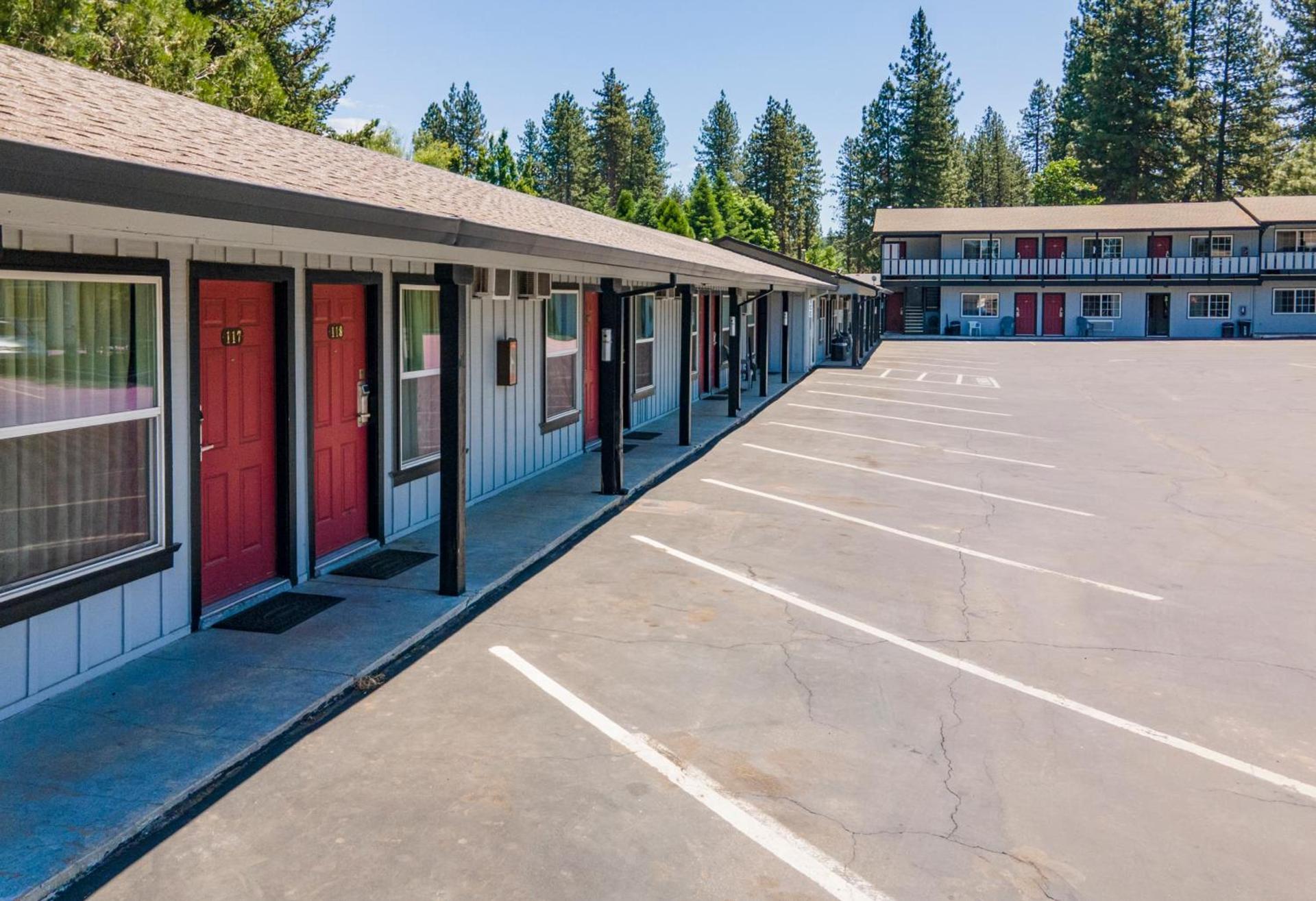 Charm Motel & Suites photo 25