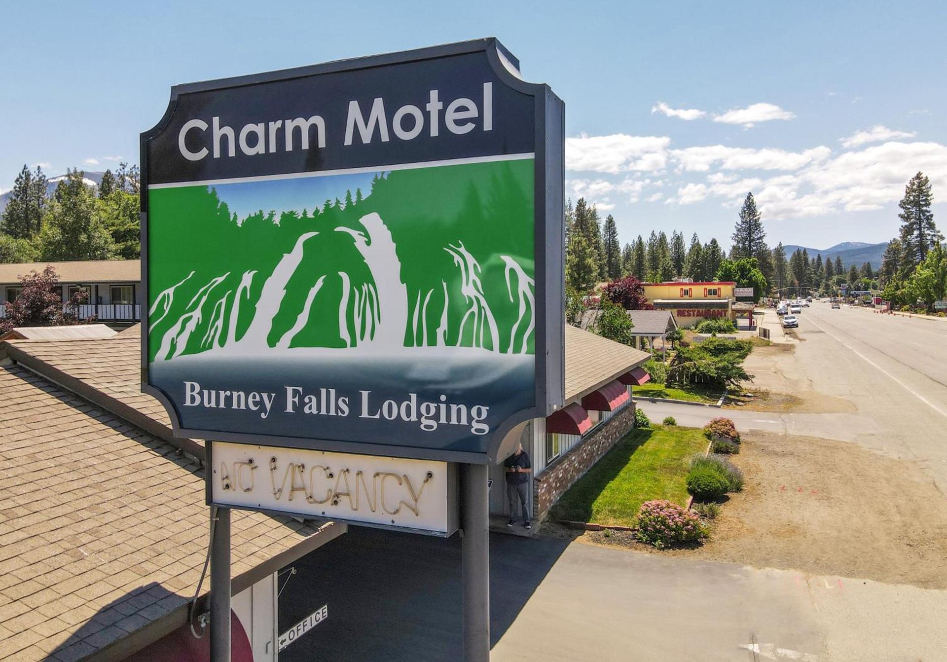 Charm Motel & Suites photo 9
