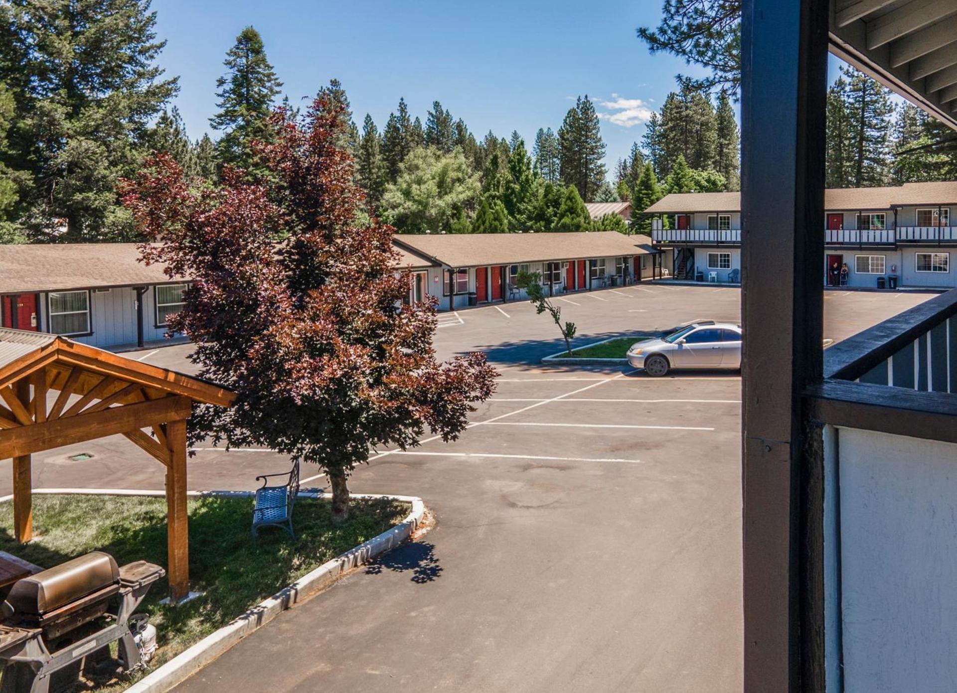 Charm Motel & Suites photo 18
