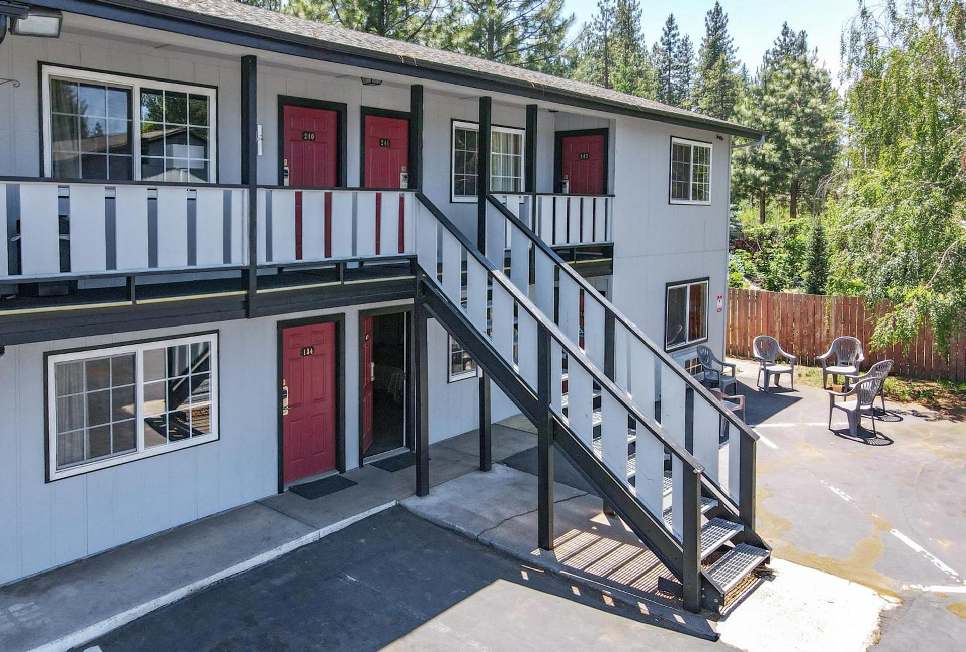 Charm Motel & Suites photo 23