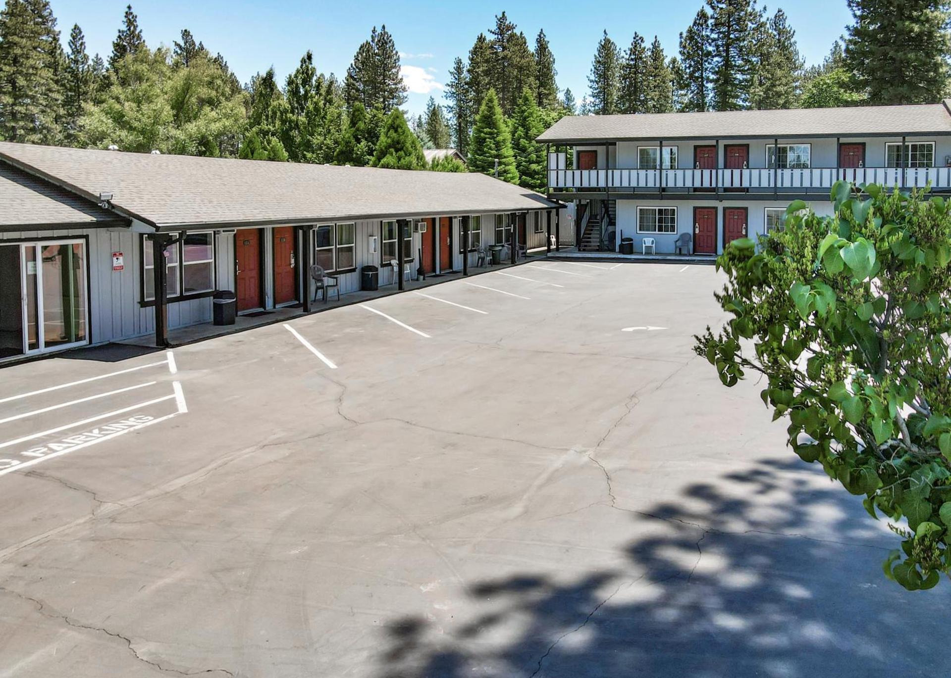 Charm Motel & Suites photo 20