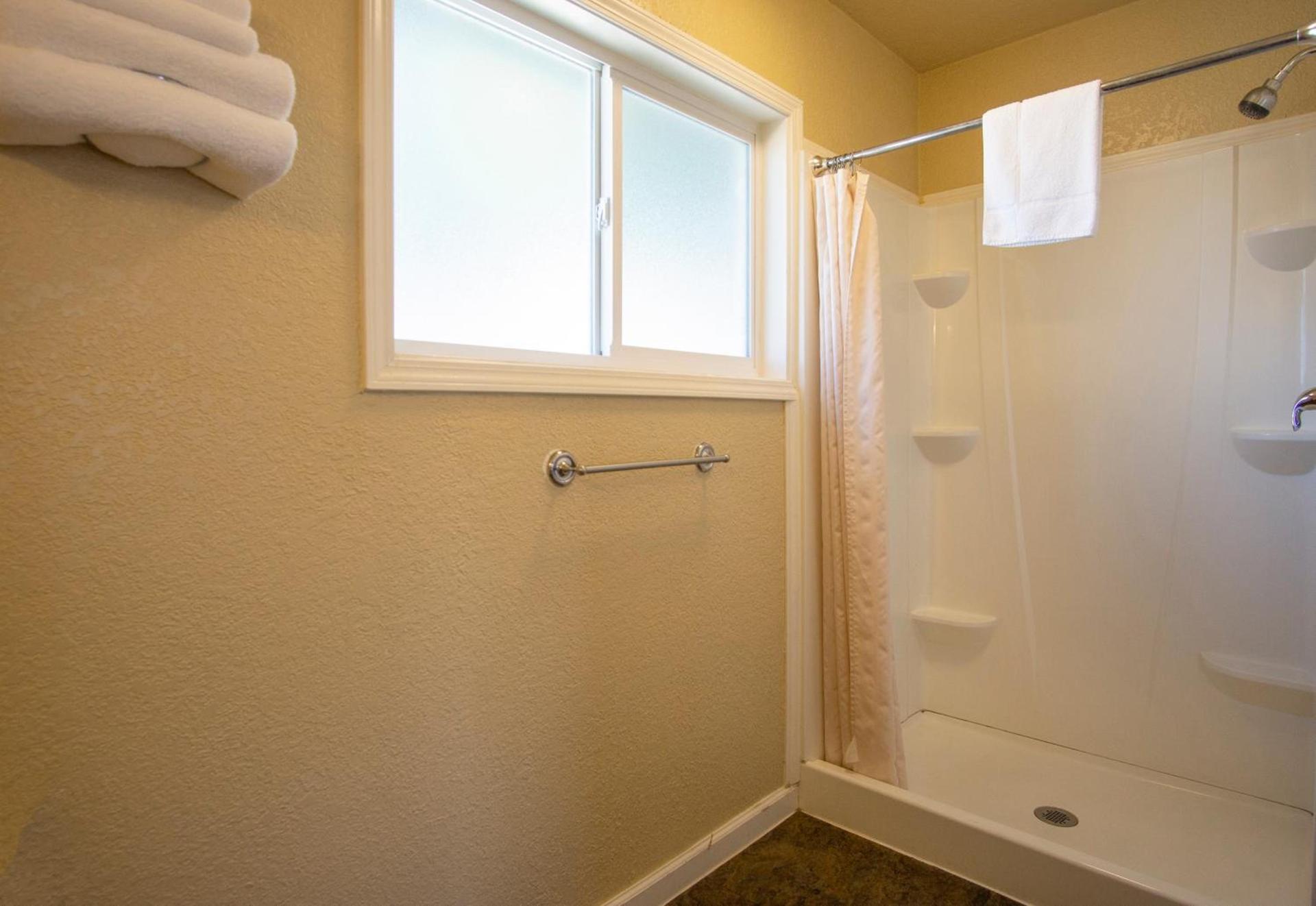 Charm Motel & Suites photo 30