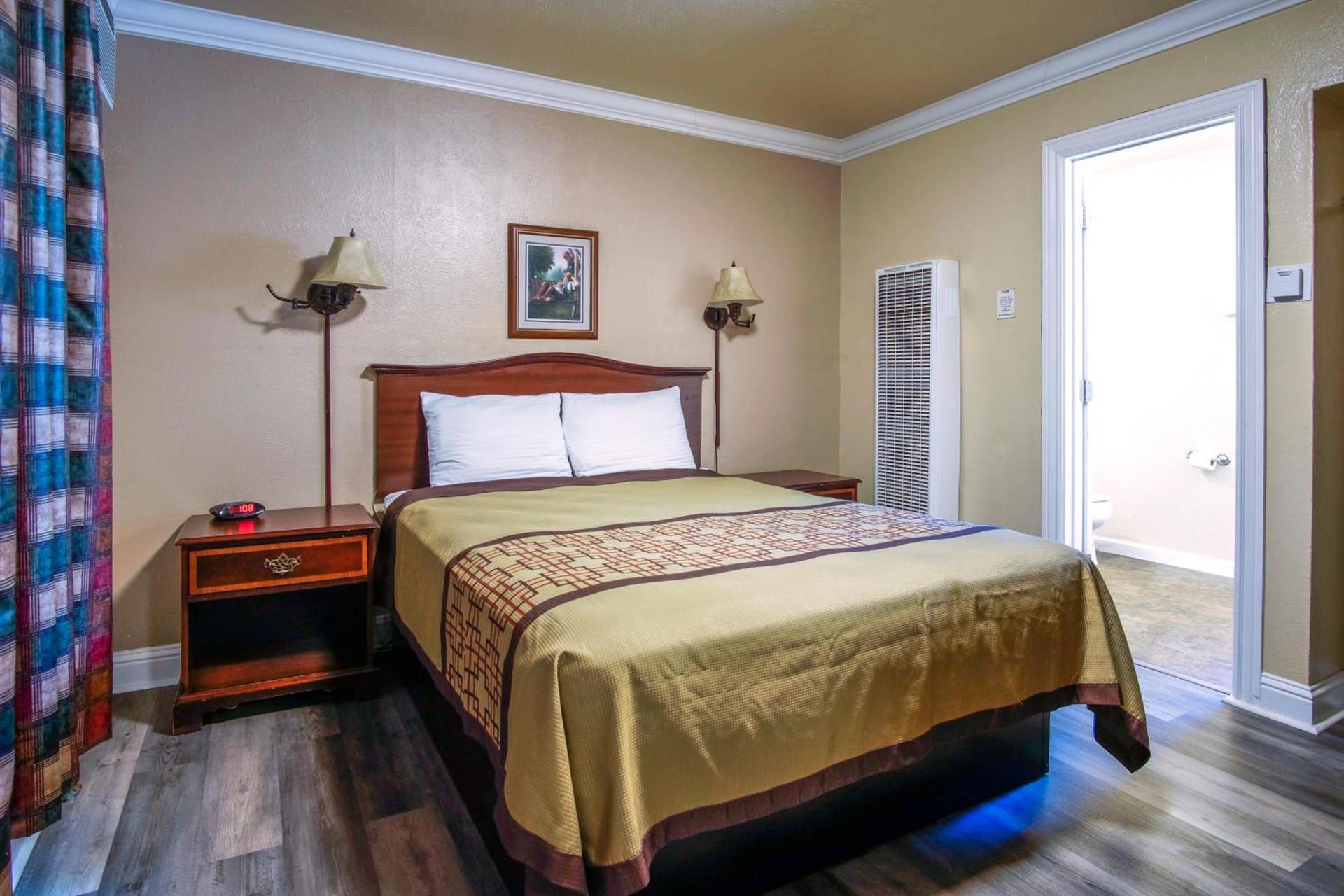 Charm Motel & Suites photo 29