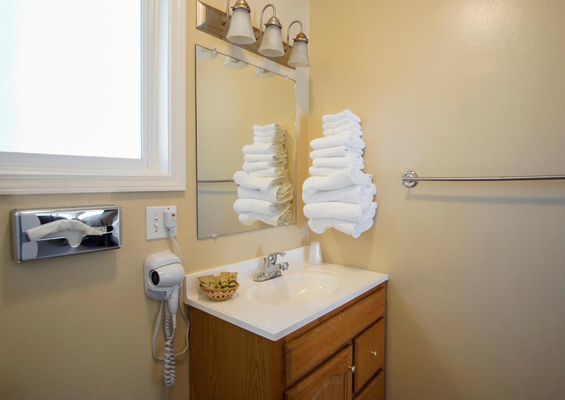 Charm Motel & Suites photo 34