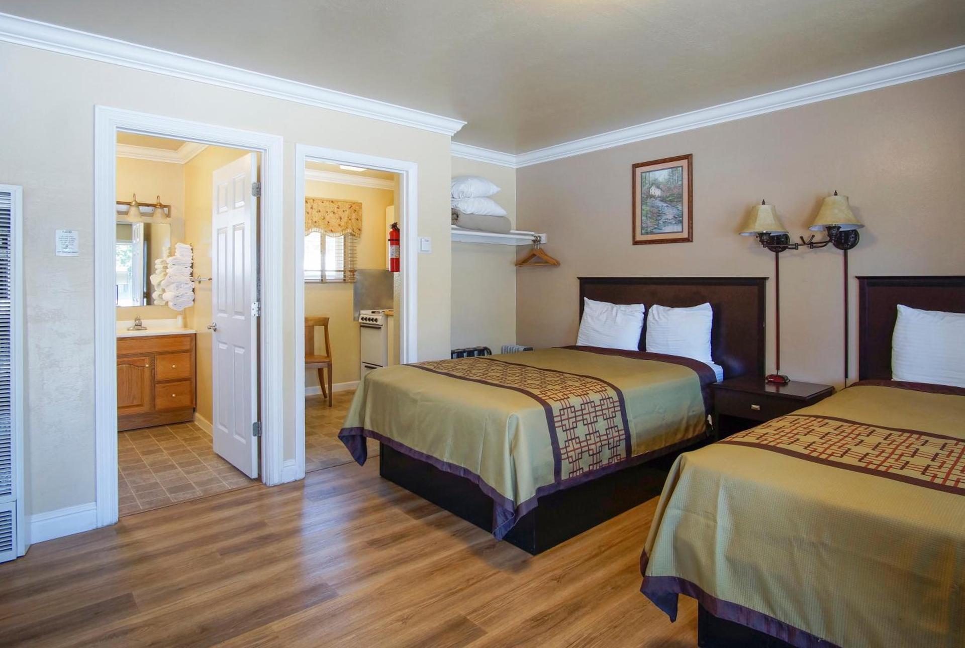 Charm Motel & Suites photo 31