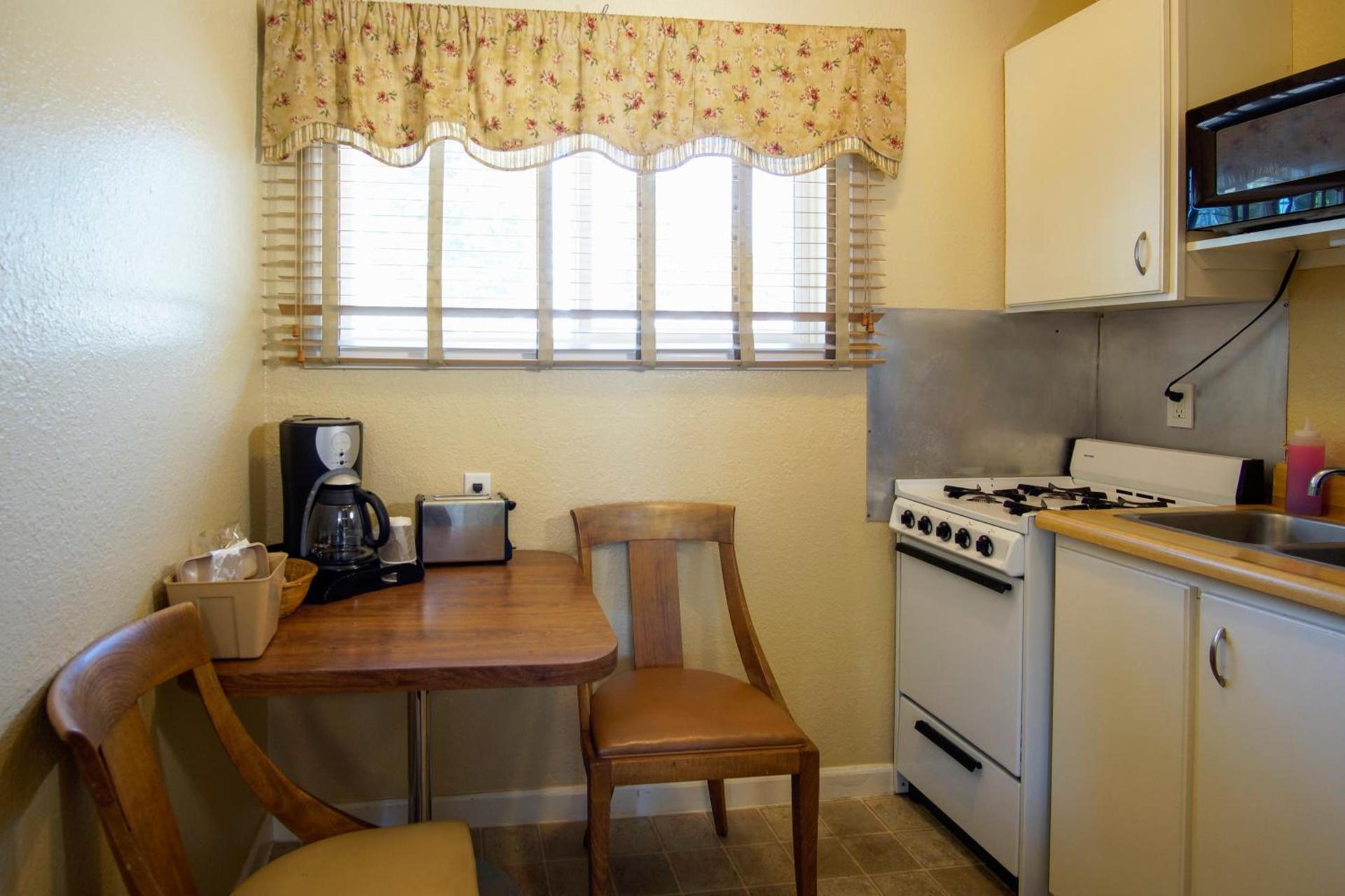 Charm Motel & Suites photo 33