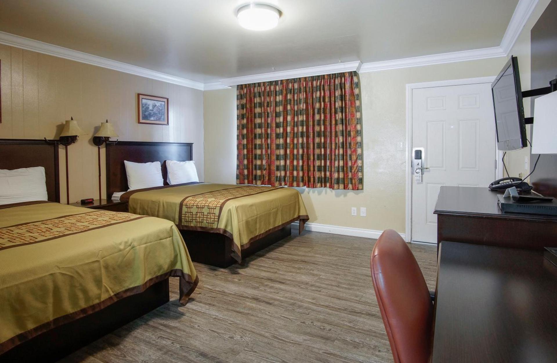 Charm Motel & Suites photo 36