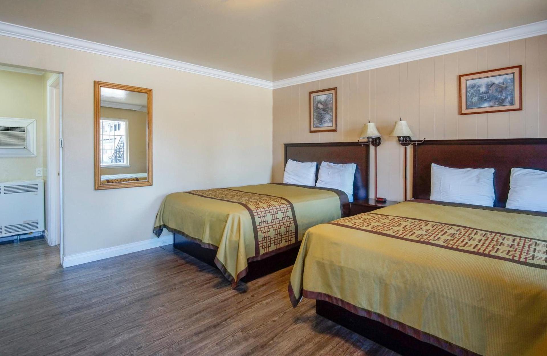 Charm Motel & Suites photo 37