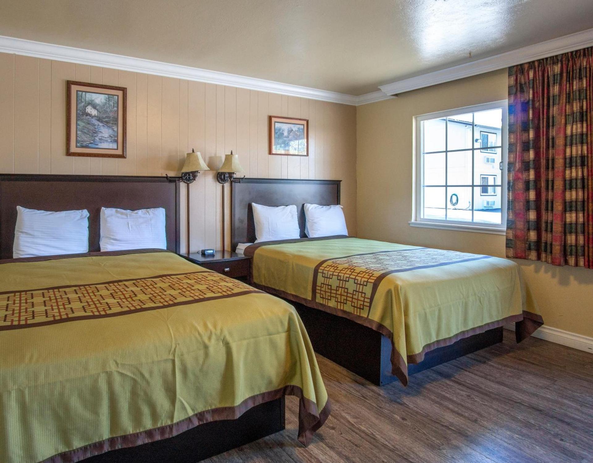 Charm Motel & Suites photo 5