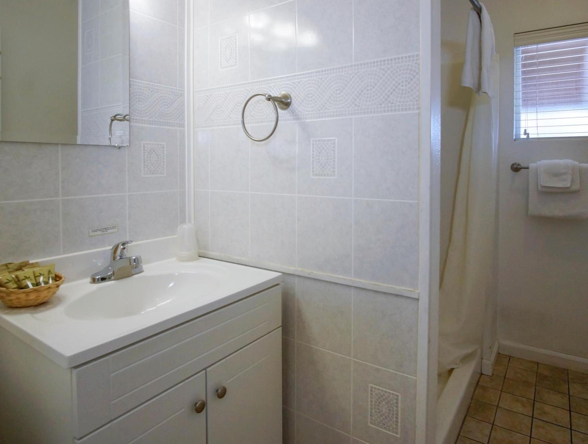Charm Motel & Suites photo 42