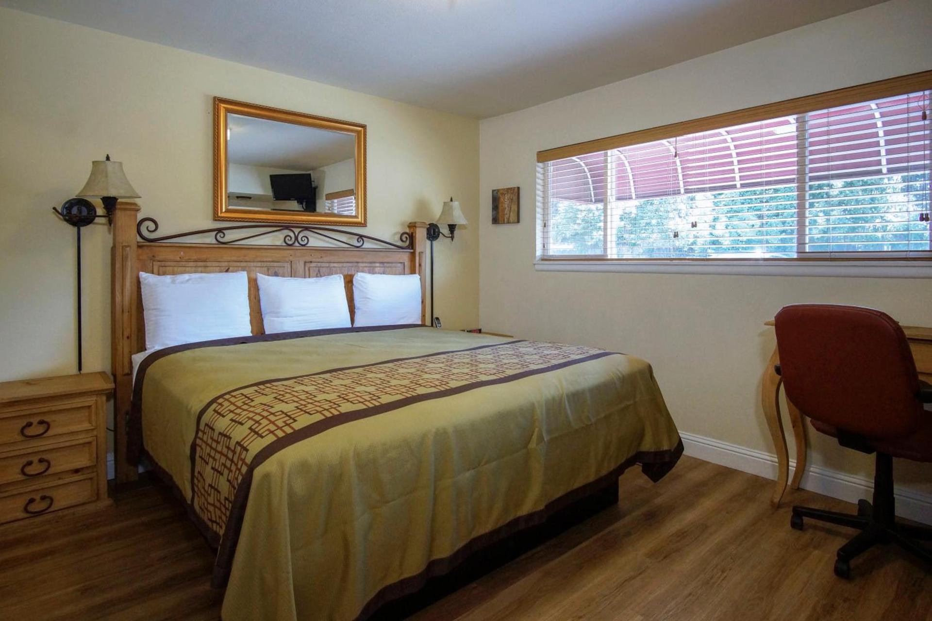 Charm Motel & Suites photo 43