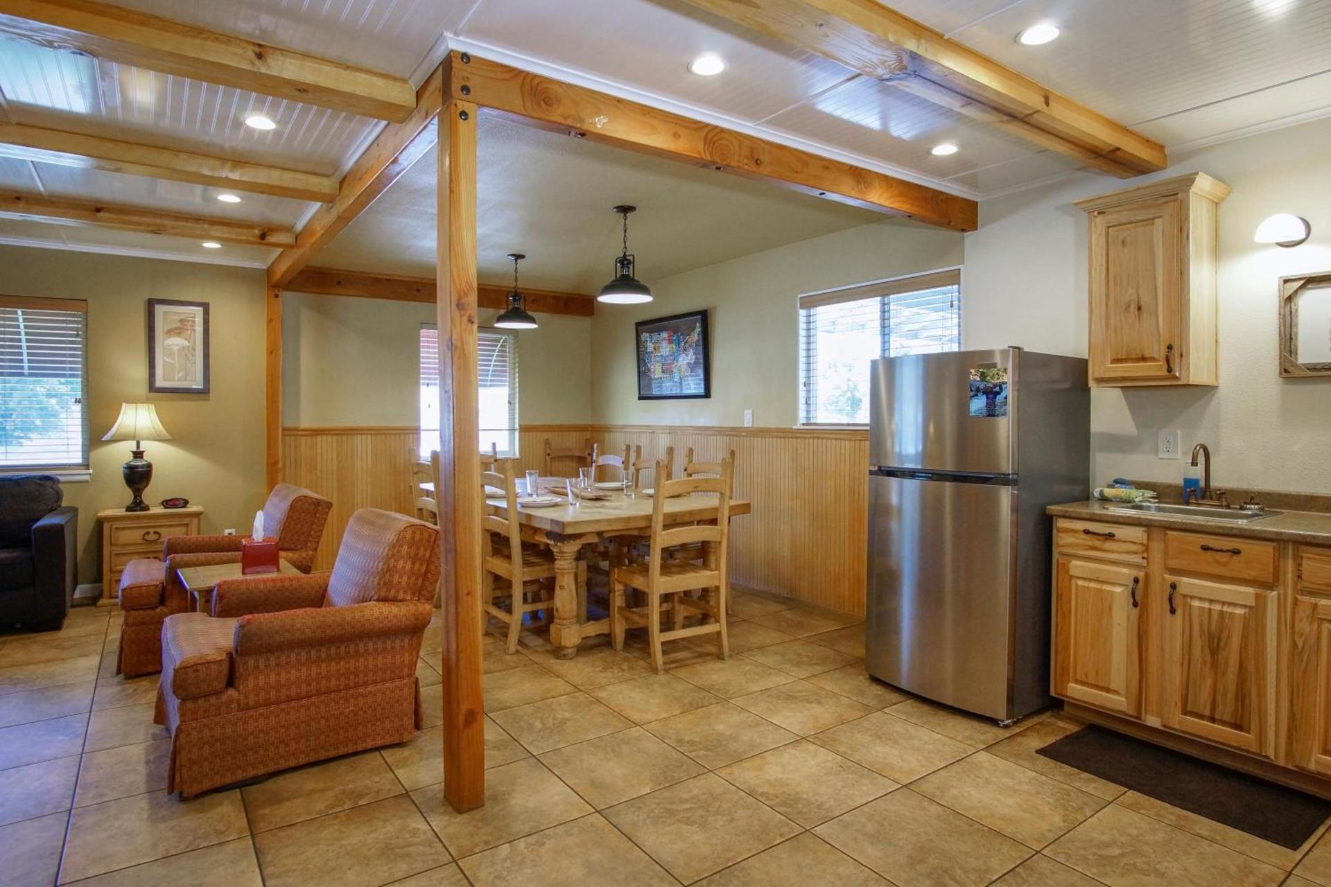 Charm Motel & Suites photo 45