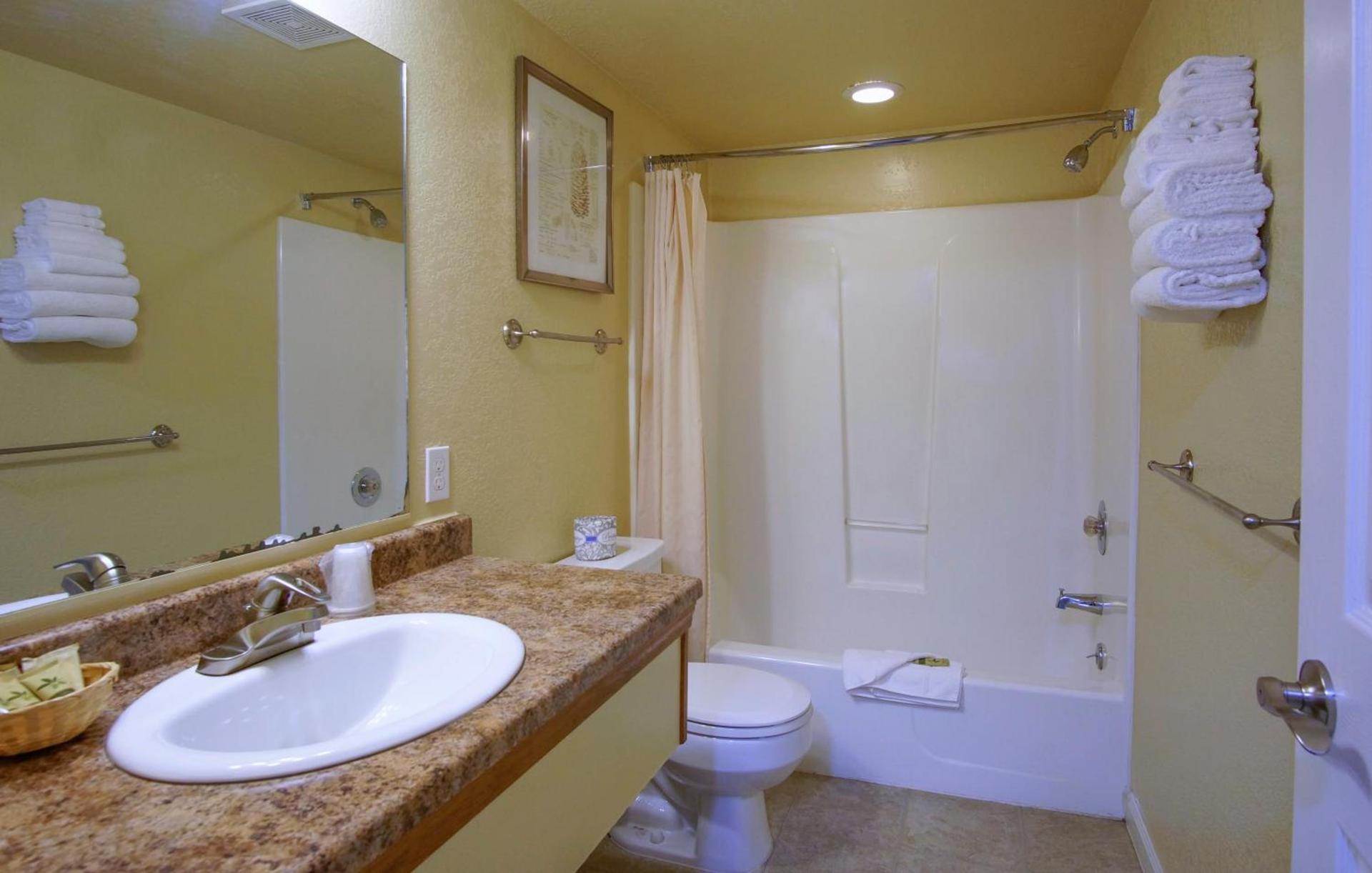 Charm Motel & Suites photo 50