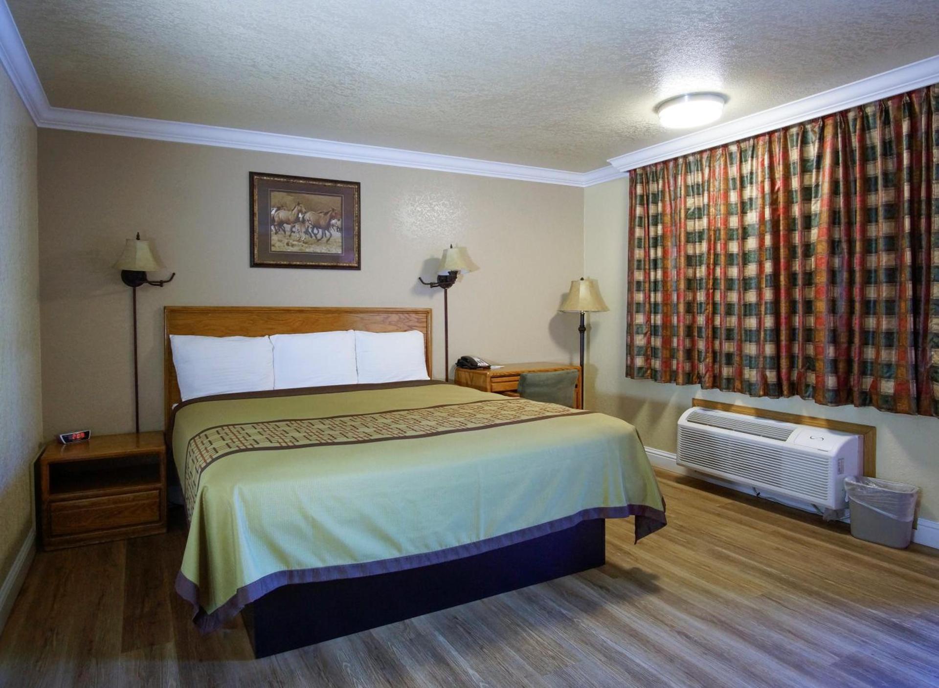 Charm Motel & Suites photo 51