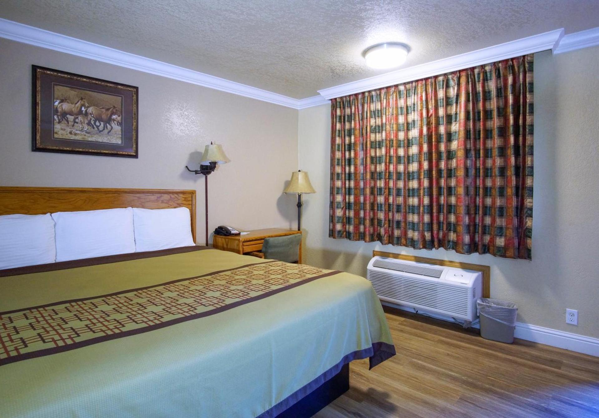Charm Motel & Suites photo 52