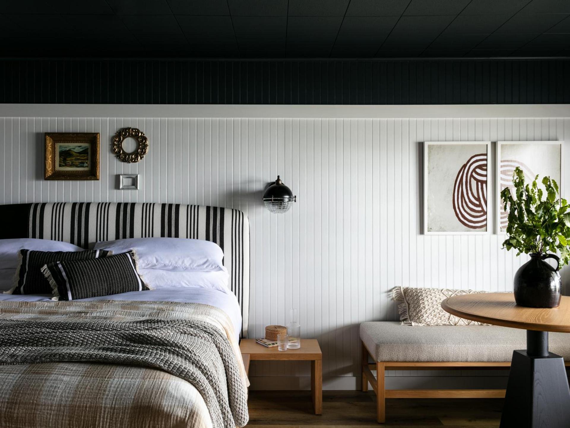 Bluebird Ocean Point Inn photo 52