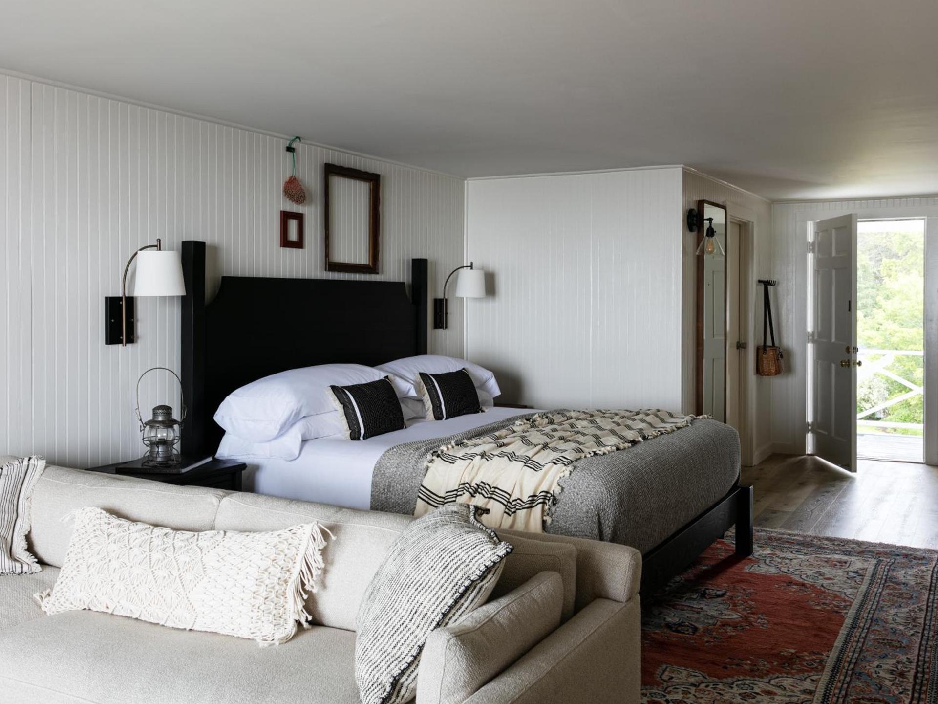 Bluebird Ocean Point Inn photo 3