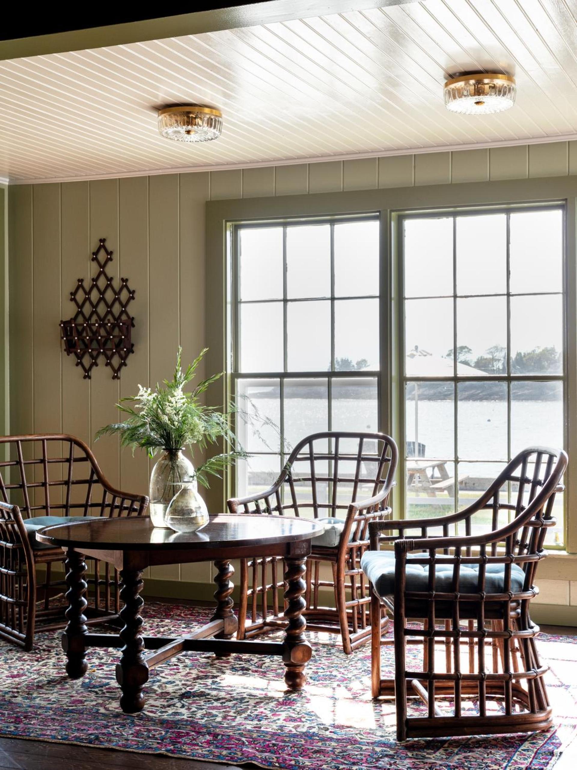 Bluebird Ocean Point Inn photo 56
