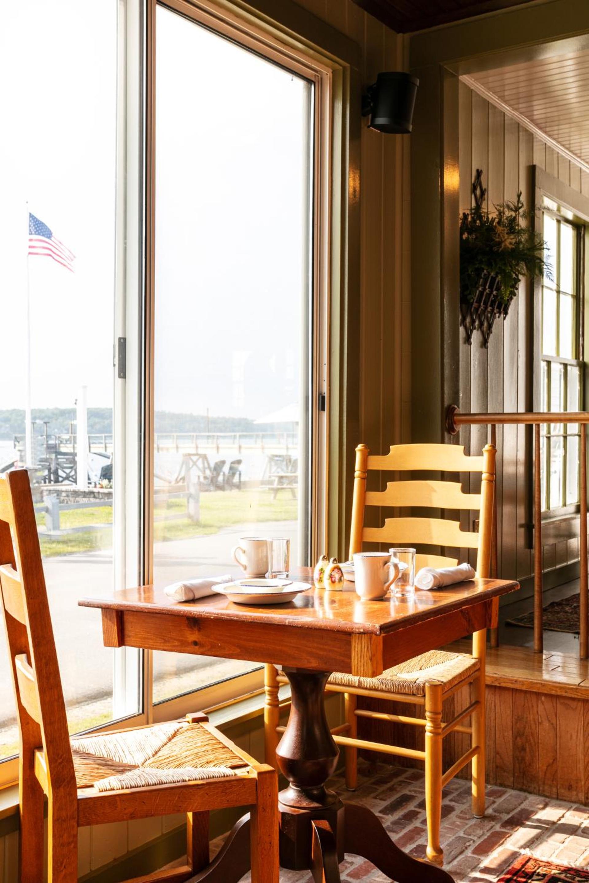 Bluebird Ocean Point Inn photo 26