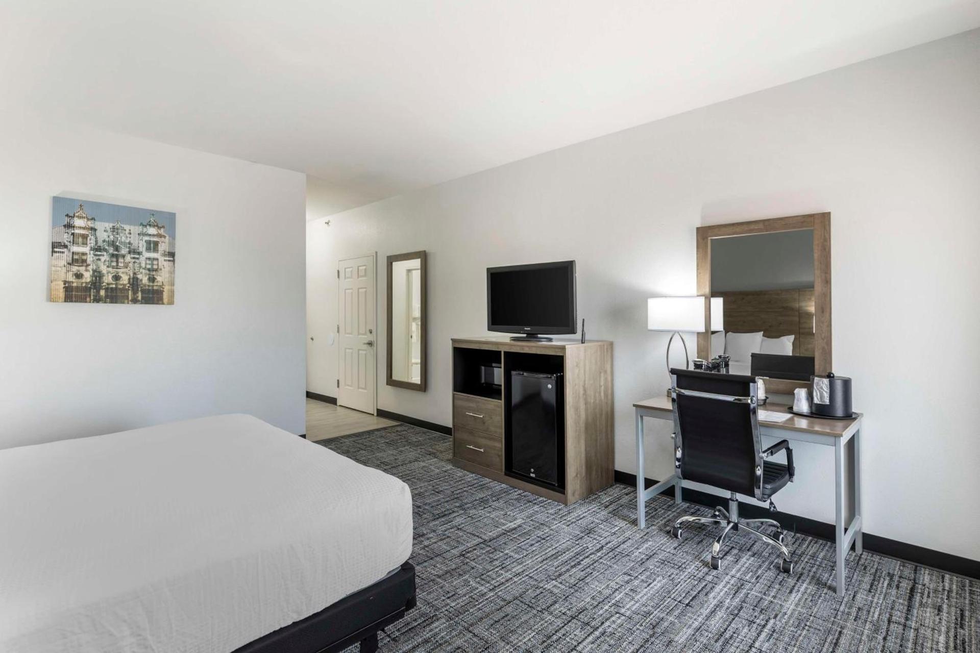 Best Western Plus MidAmerica Hotel photo 24