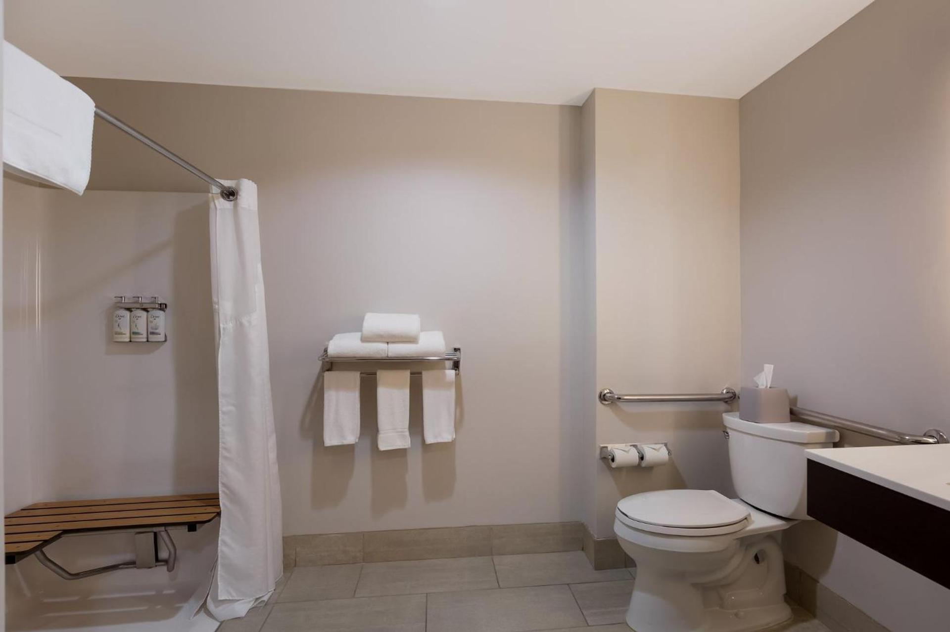 Holiday Inn Express Hotel & Suites Newton Sparta by IHG photo 44