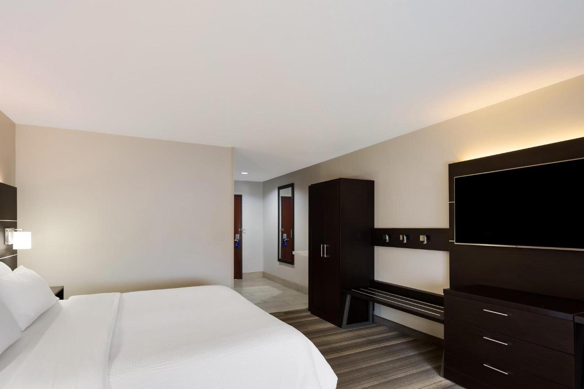 Holiday Inn Express Hotel & Suites Newton Sparta by IHG photo 32