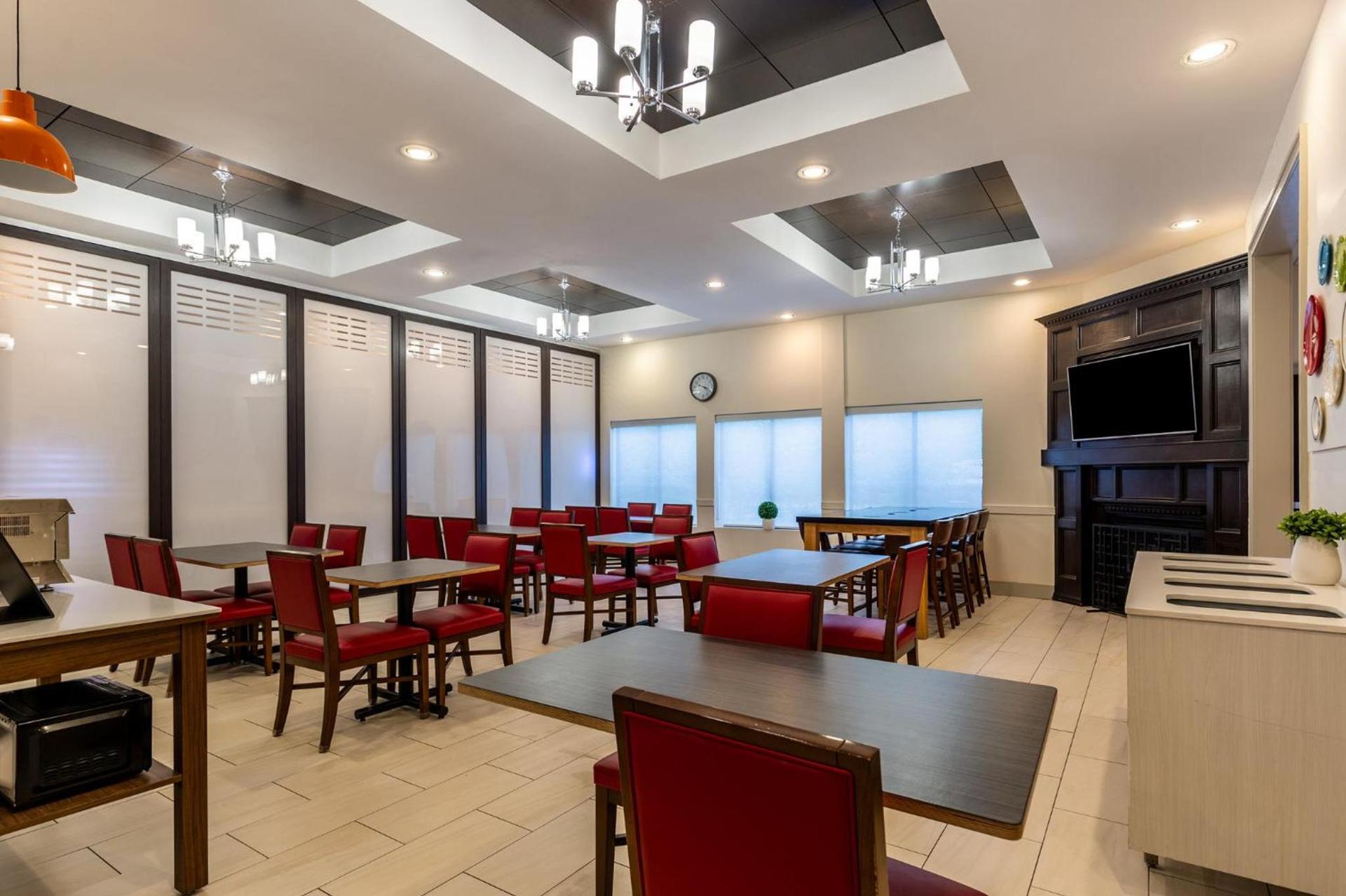 Holiday Inn Express Hotel & Suites Newton Sparta by IHG photo 30