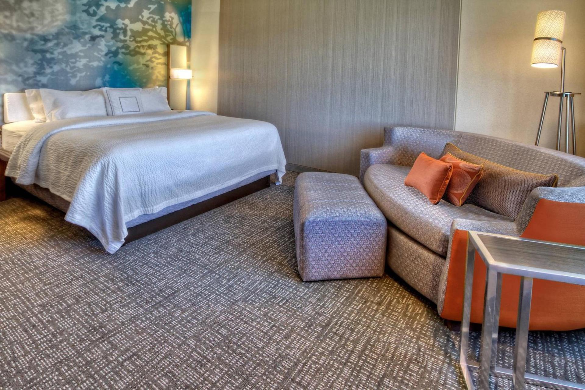 Courtyard by Marriott Westbury Long Island photo 7