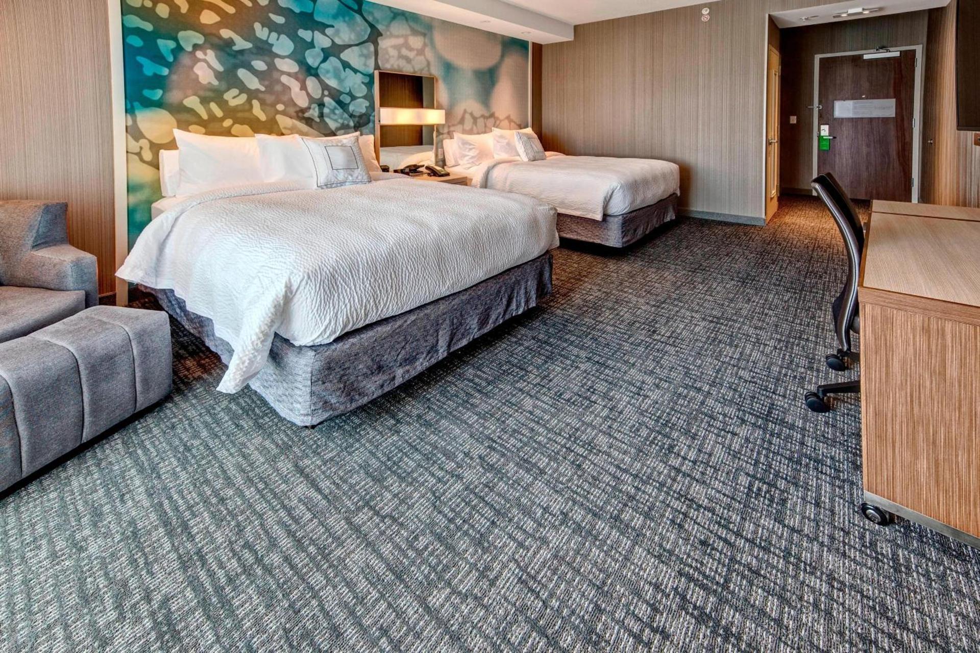 Courtyard by Marriott Westbury Long Island photo 9