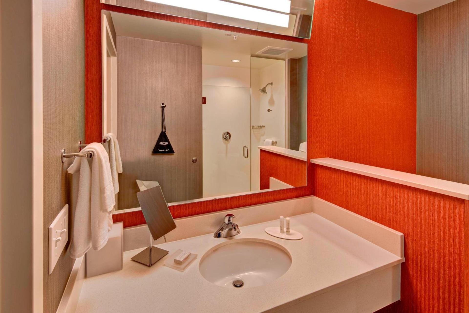 Courtyard by Marriott Westbury Long Island photo 11
