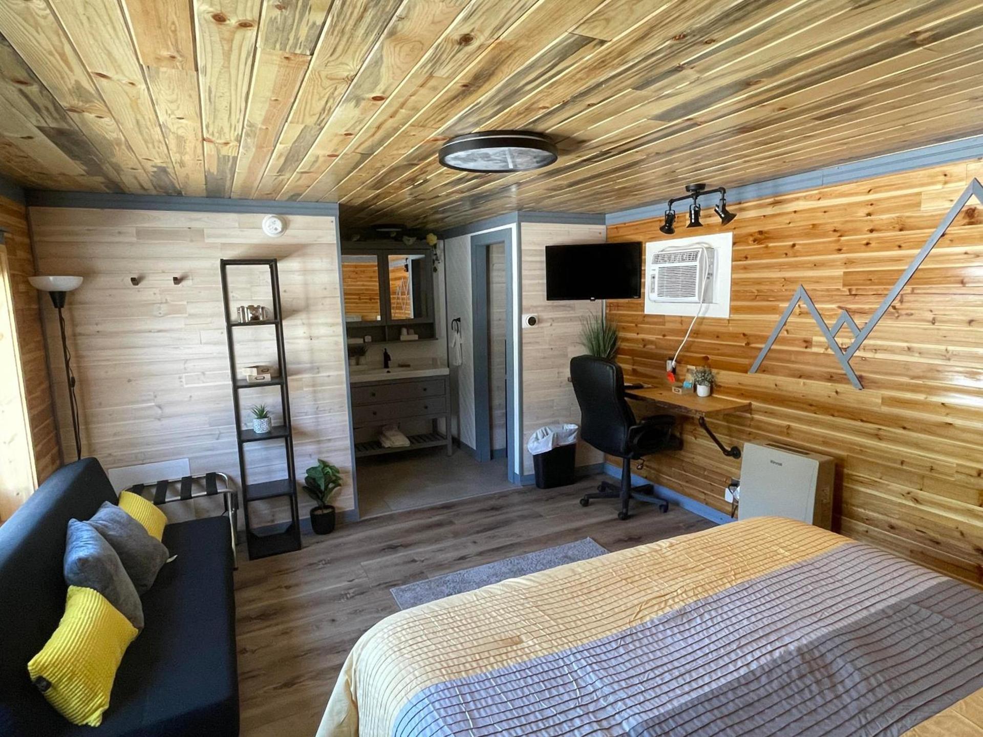 The Whispering Elms Motel photo 15