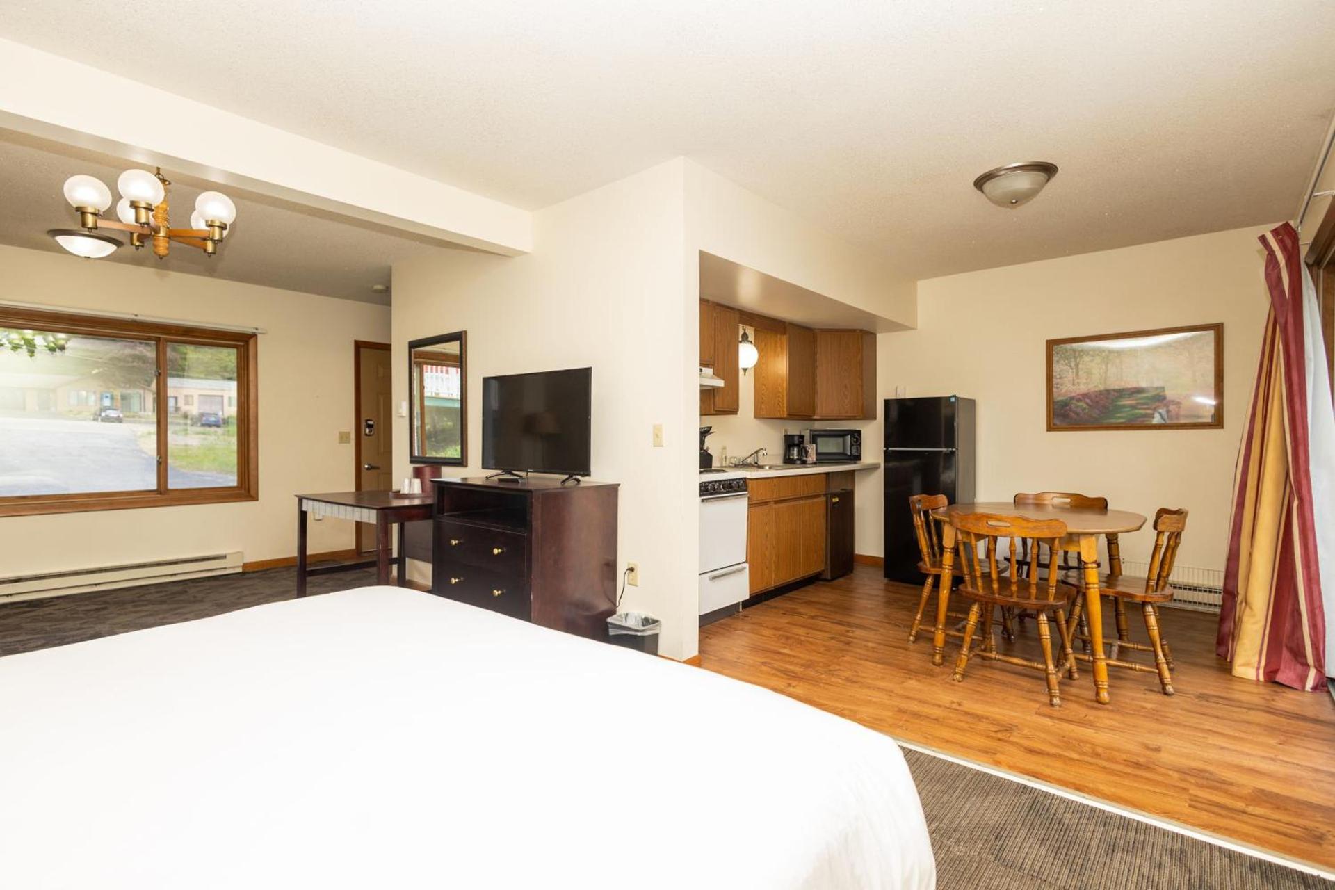 Brentwood Motor Inn photo 30