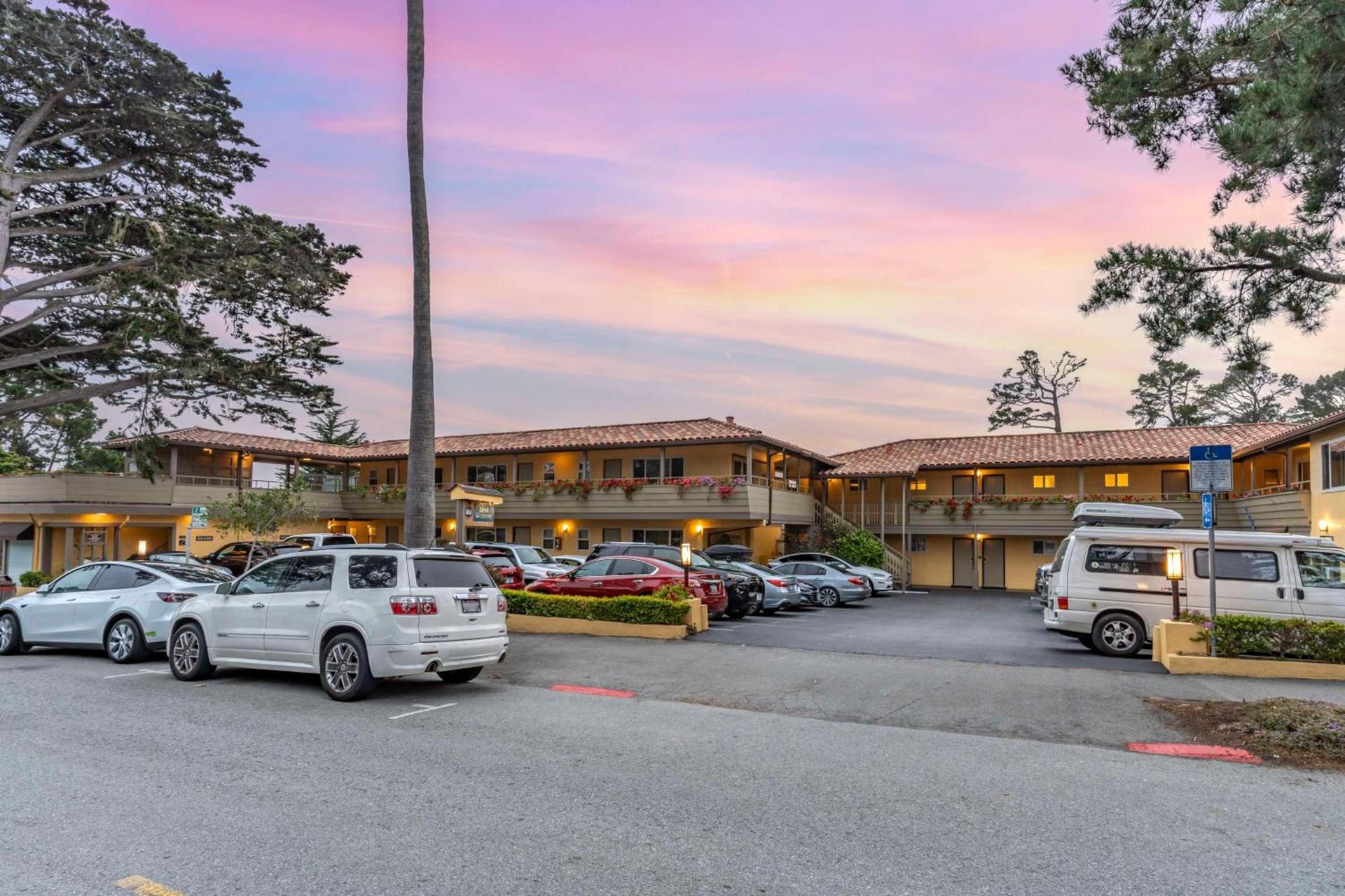 Best Western Carmel's Town House Lodge photo 1