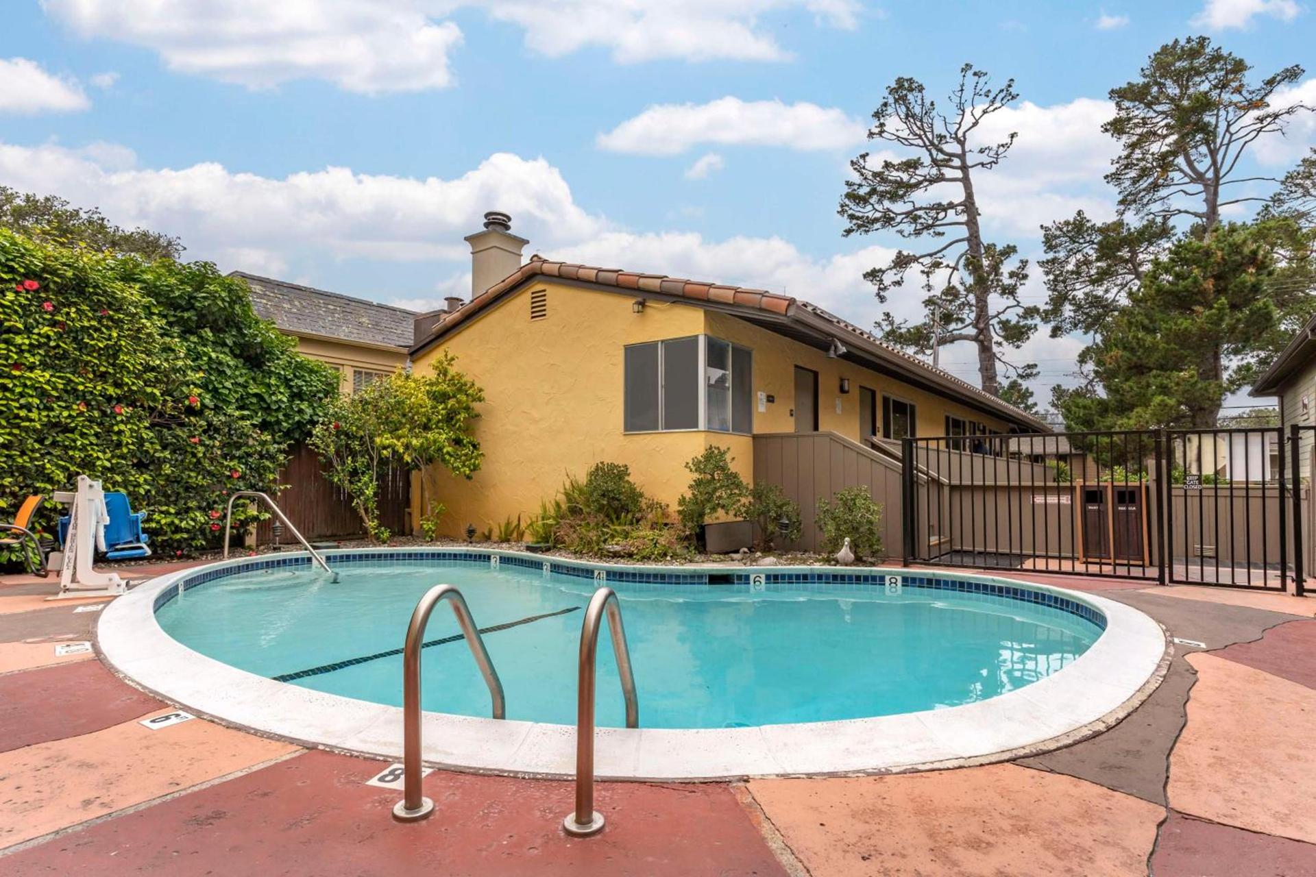 Best Western Carmel's Town House Lodge photo 2