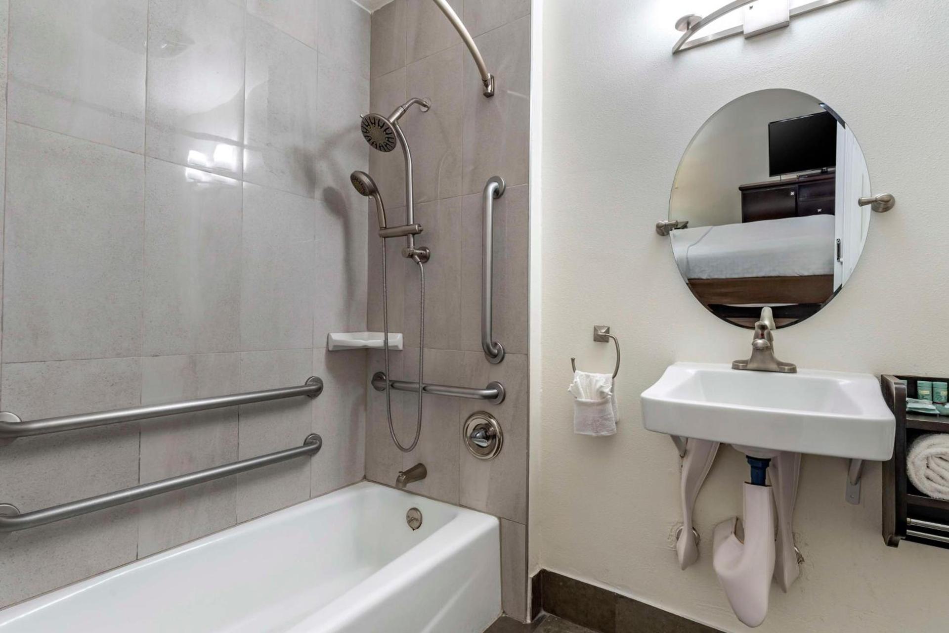Best Western Carmel's Town House Lodge photo 18
