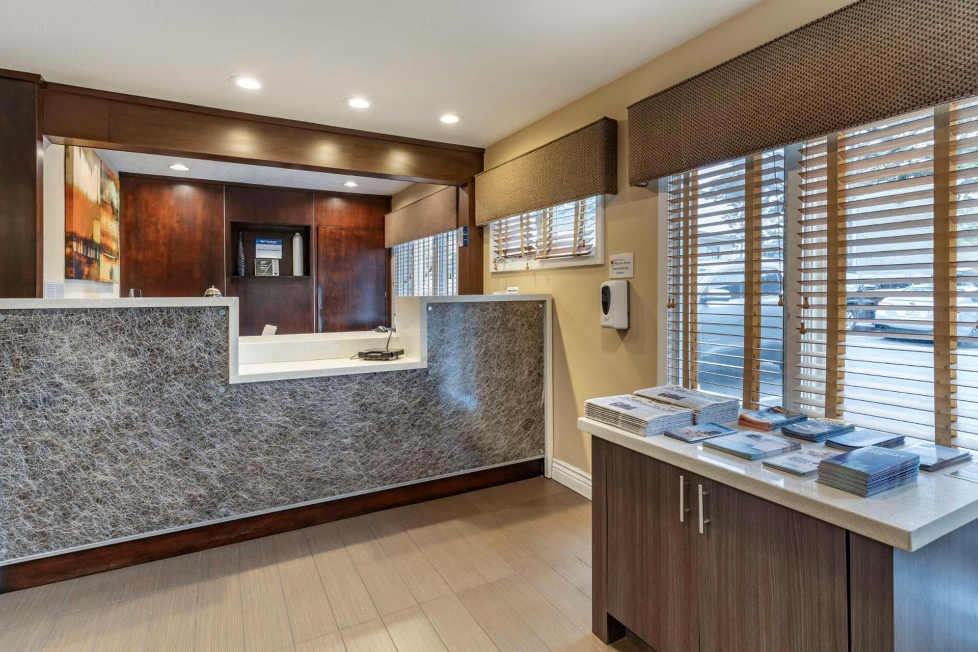 Best Western Carmel's Town House Lodge photo 3