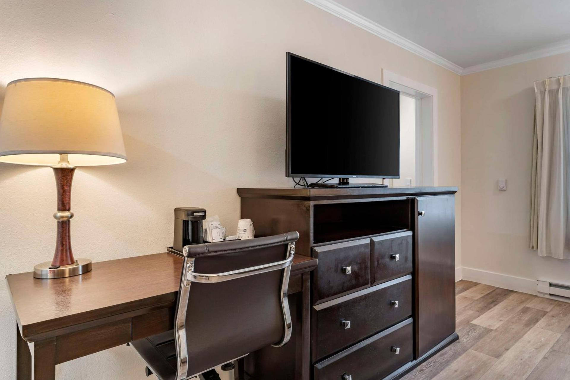 Best Western Carmel's Town House Lodge photo 20