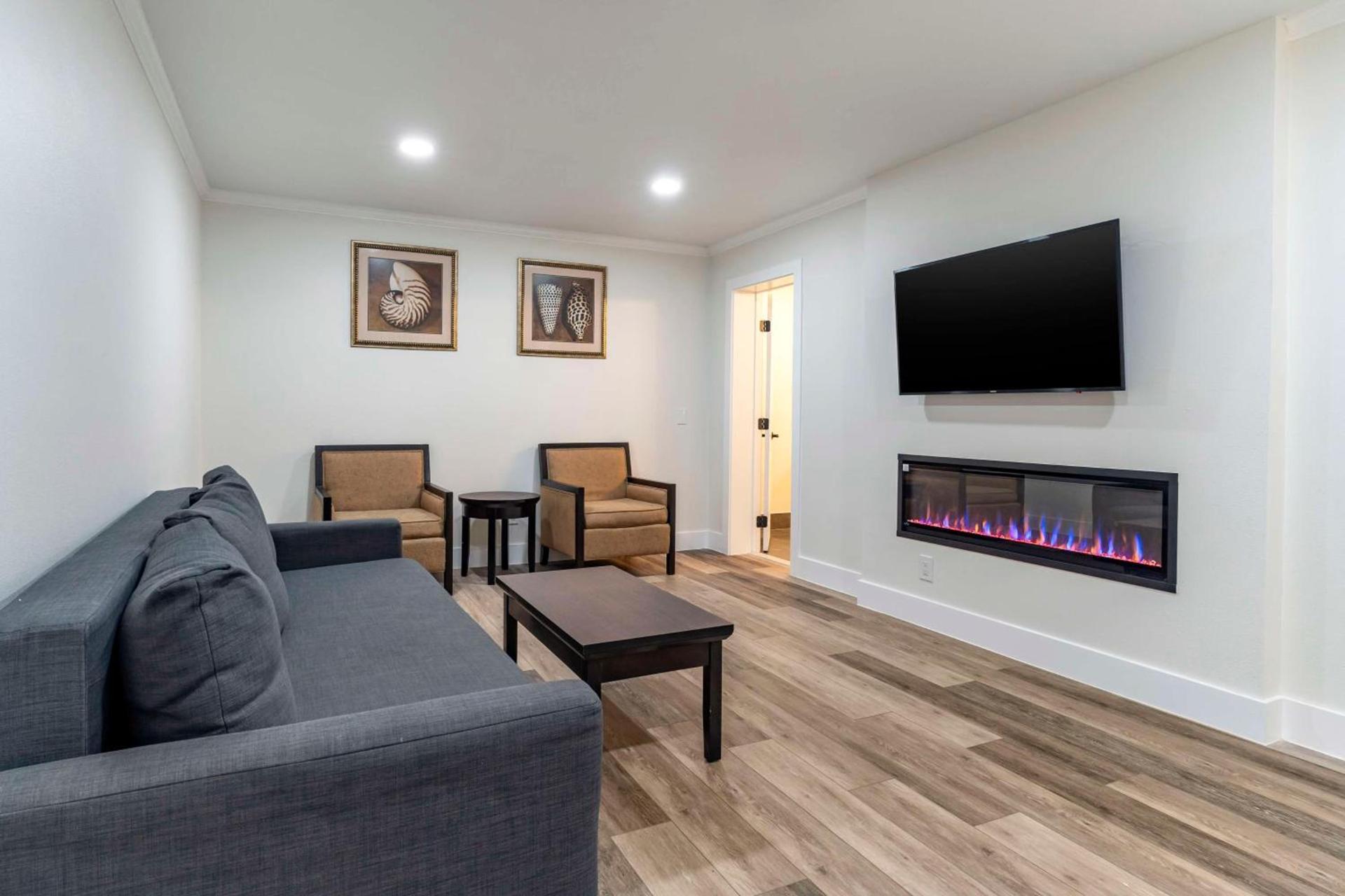 Best Western Carmel's Town House Lodge photo 23