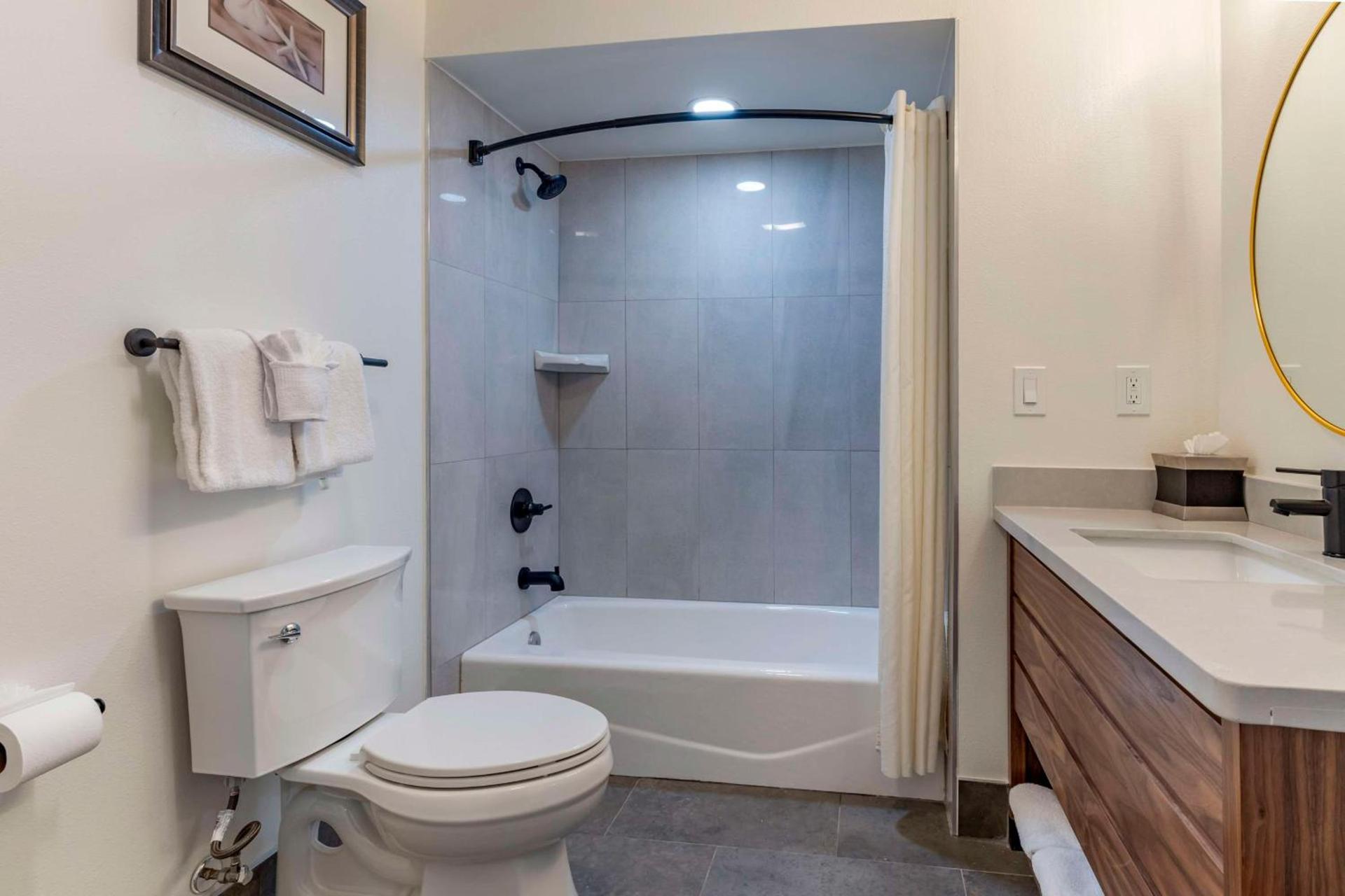 Best Western Carmel's Town House Lodge photo 25