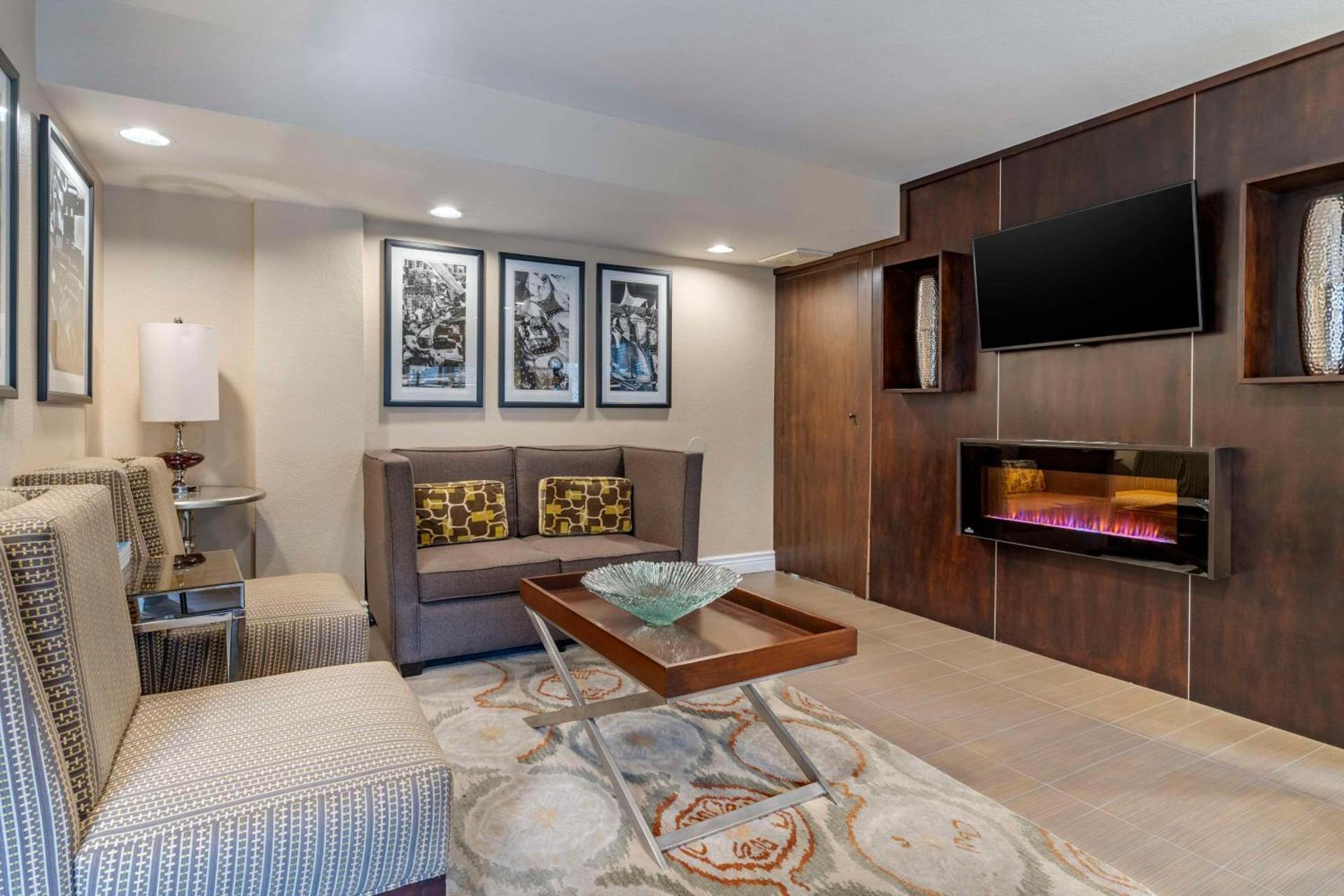 Best Western Carmel's Town House Lodge photo 74