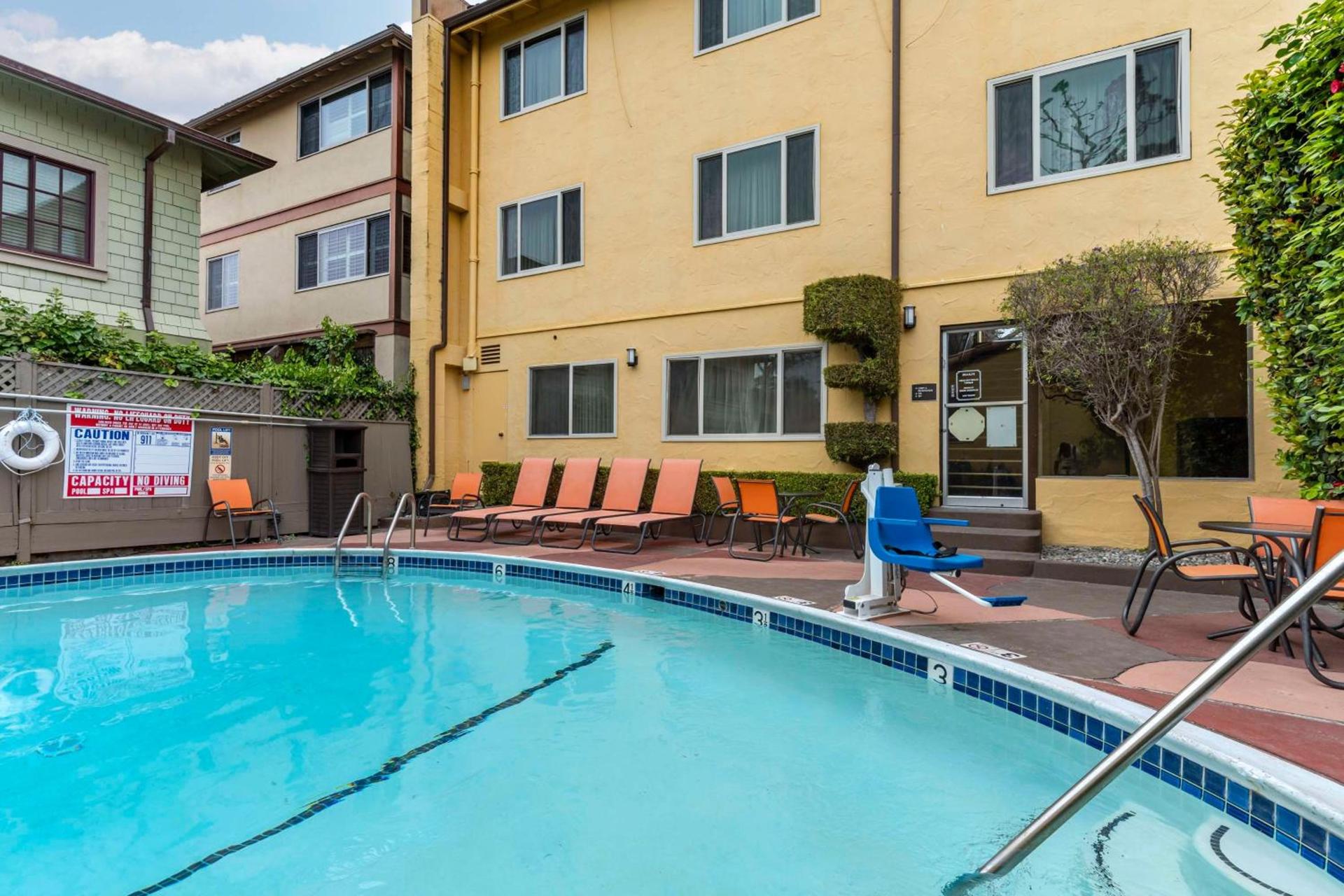 Best Western Carmel's Town House Lodge photo 11