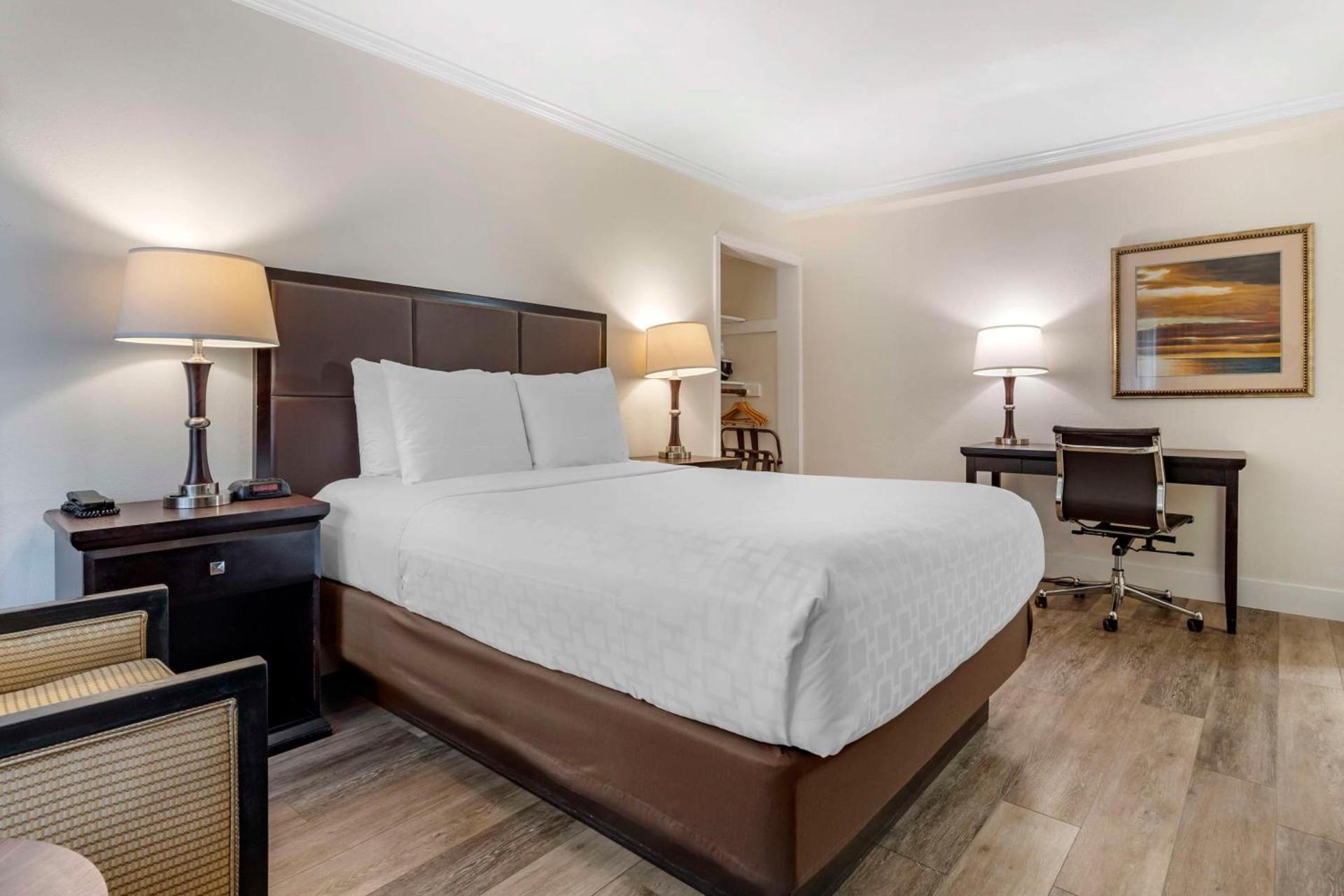 Best Western Carmel's Town House Lodge photo 70