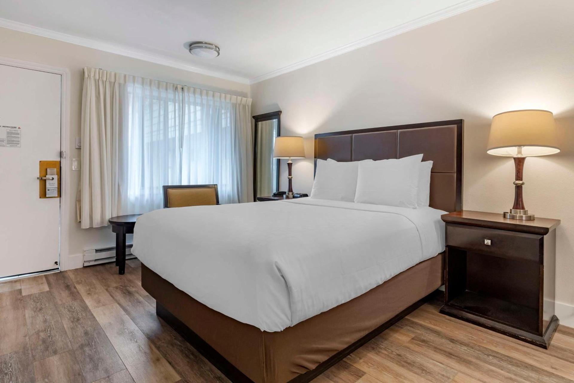 Best Western Carmel's Town House Lodge photo 28