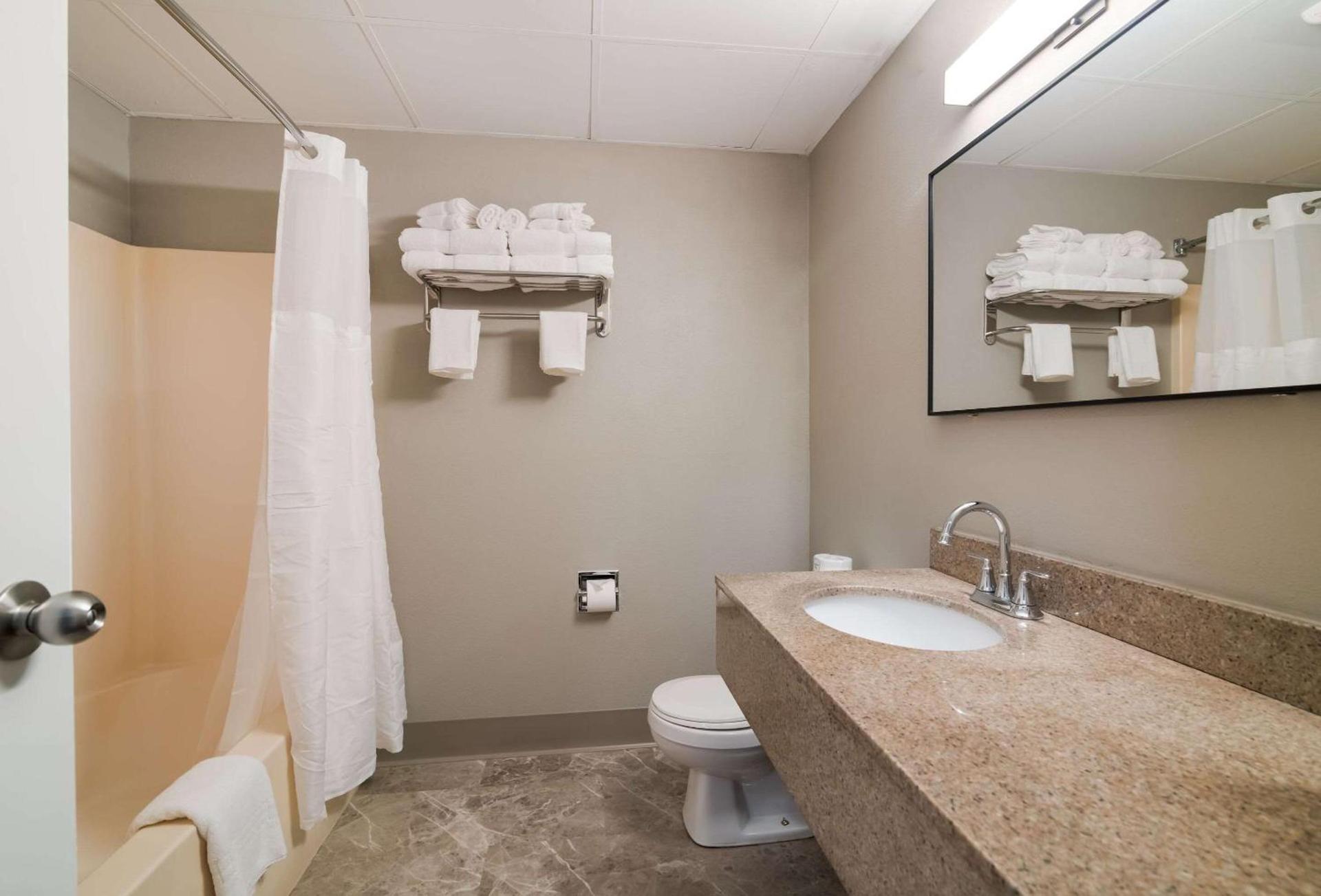 Quality Inn & Suites South Portland photo 20