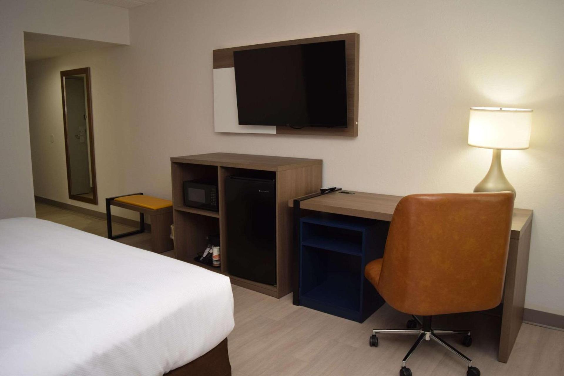 Comfort Inn & Suites Syracuse-Carrier Circle photo 10