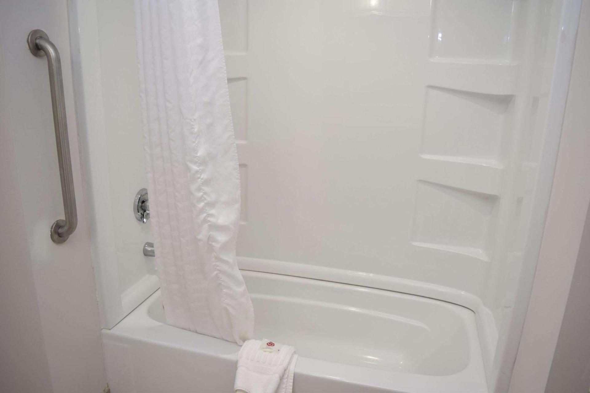 Comfort Inn & Suites Syracuse-Carrier Circle photo 14