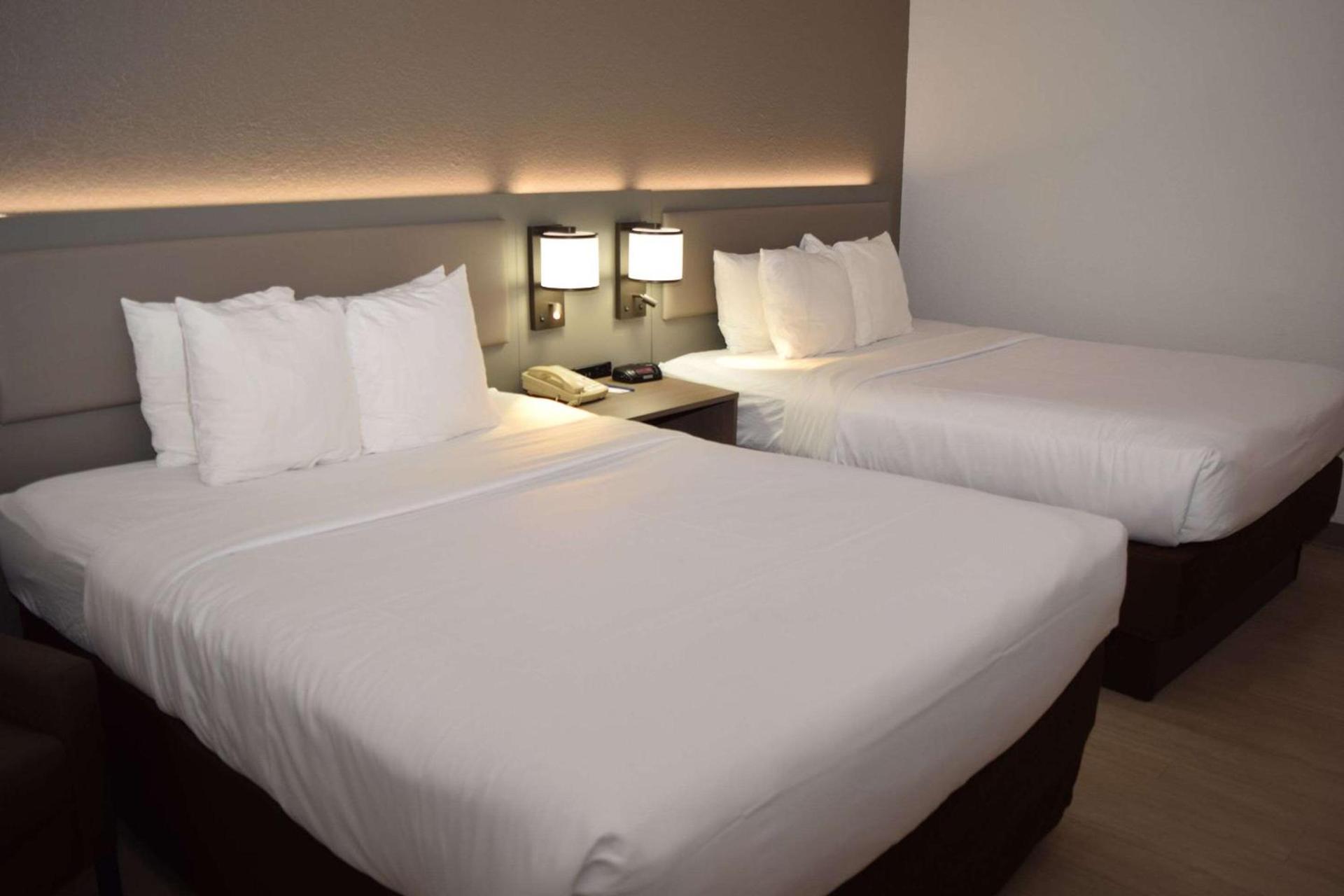 Comfort Inn & Suites Syracuse-Carrier Circle photo 17