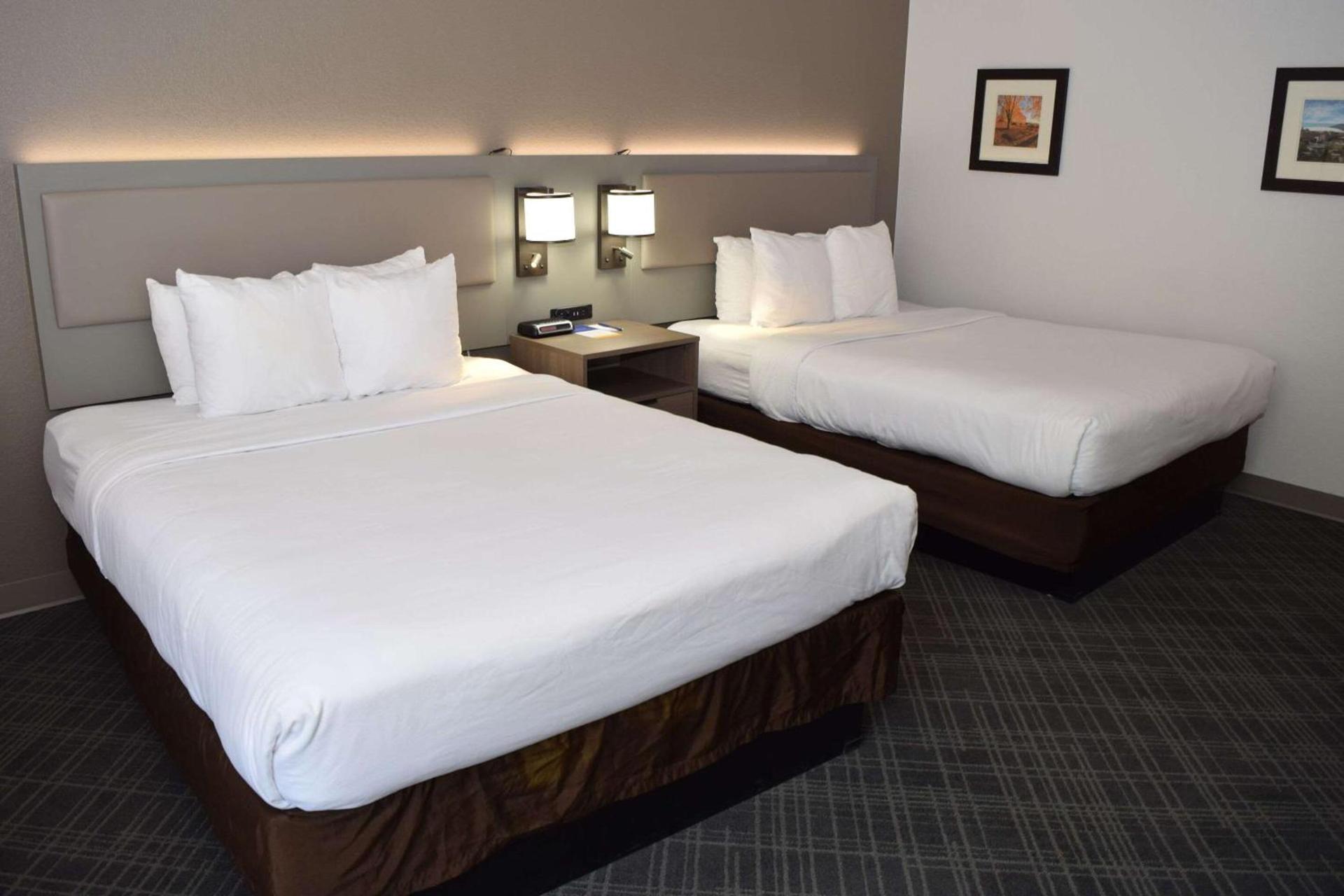 Comfort Inn & Suites Syracuse-Carrier Circle photo 18