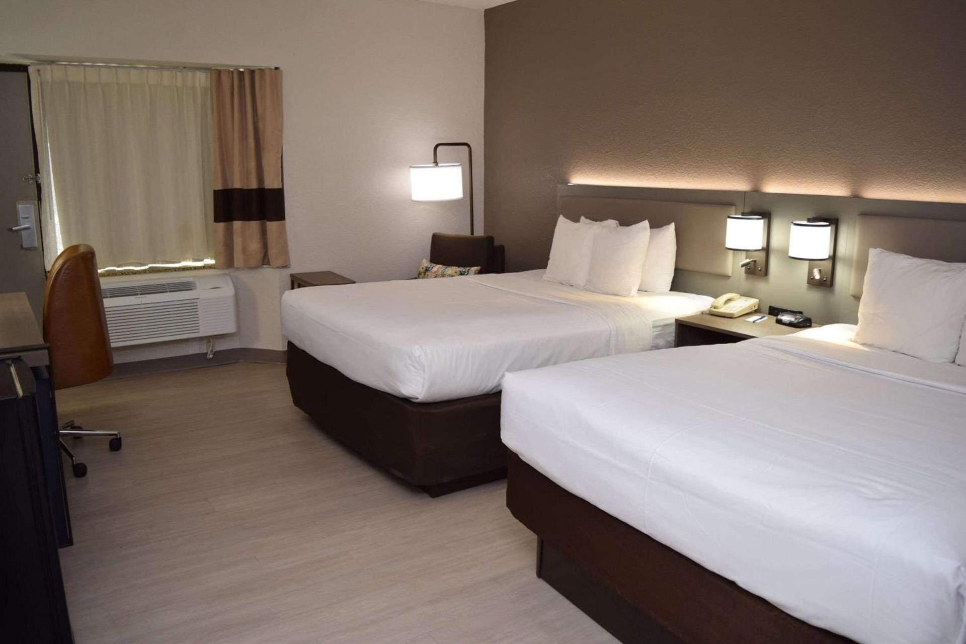 Comfort Inn & Suites Syracuse-Carrier Circle photo 20